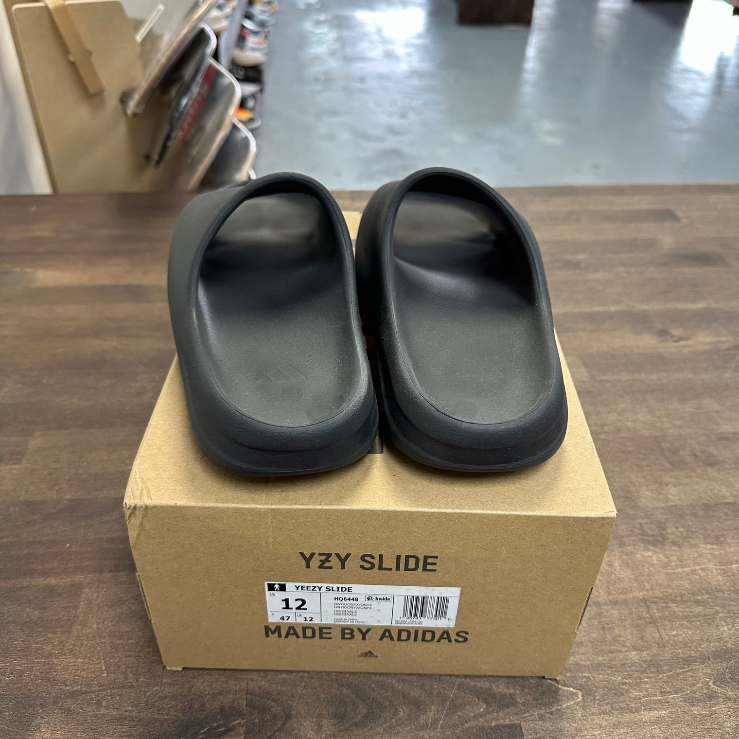 Onyx Yeezy Slide (USED)