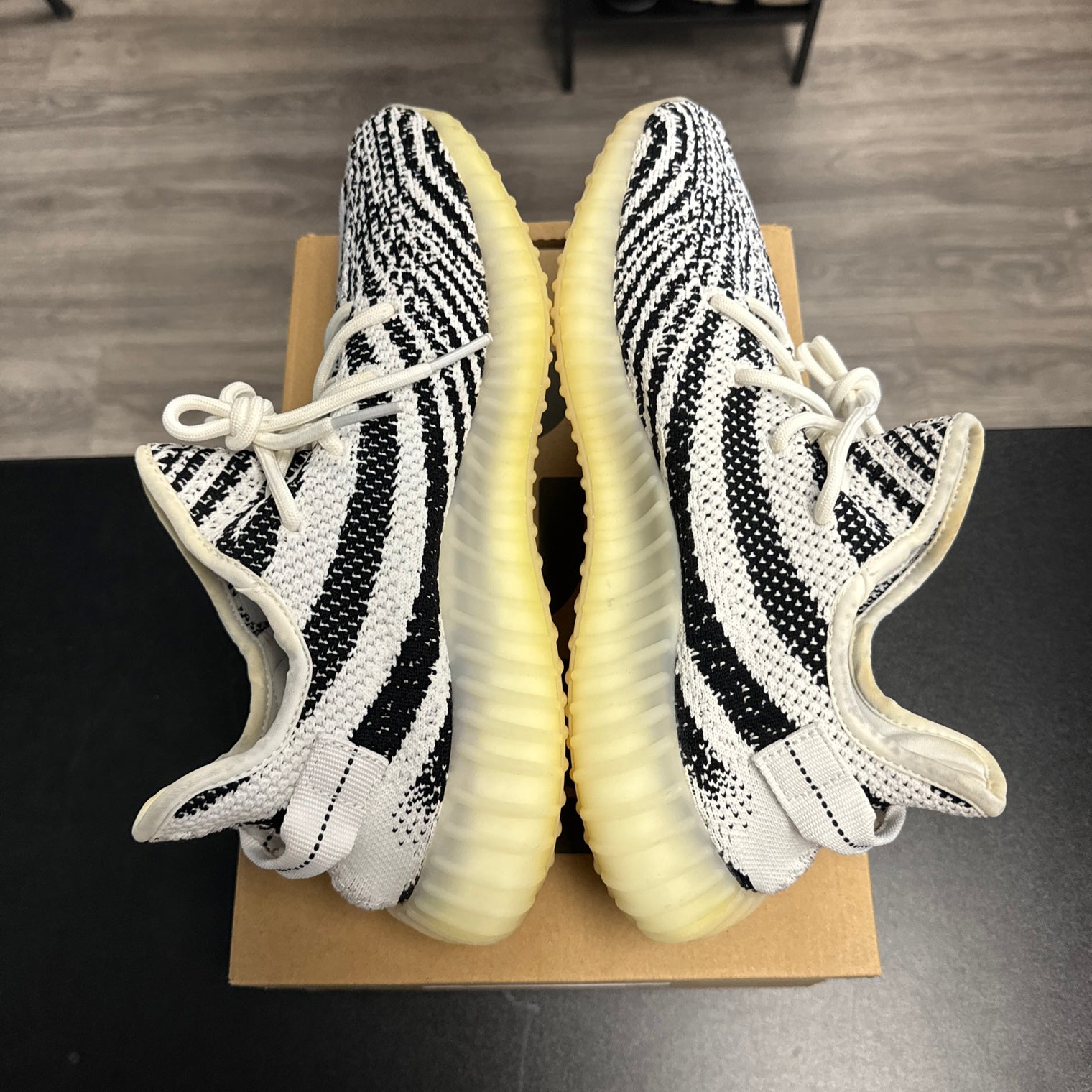 Yeezy 350 Zebra (USED: Replacement box)