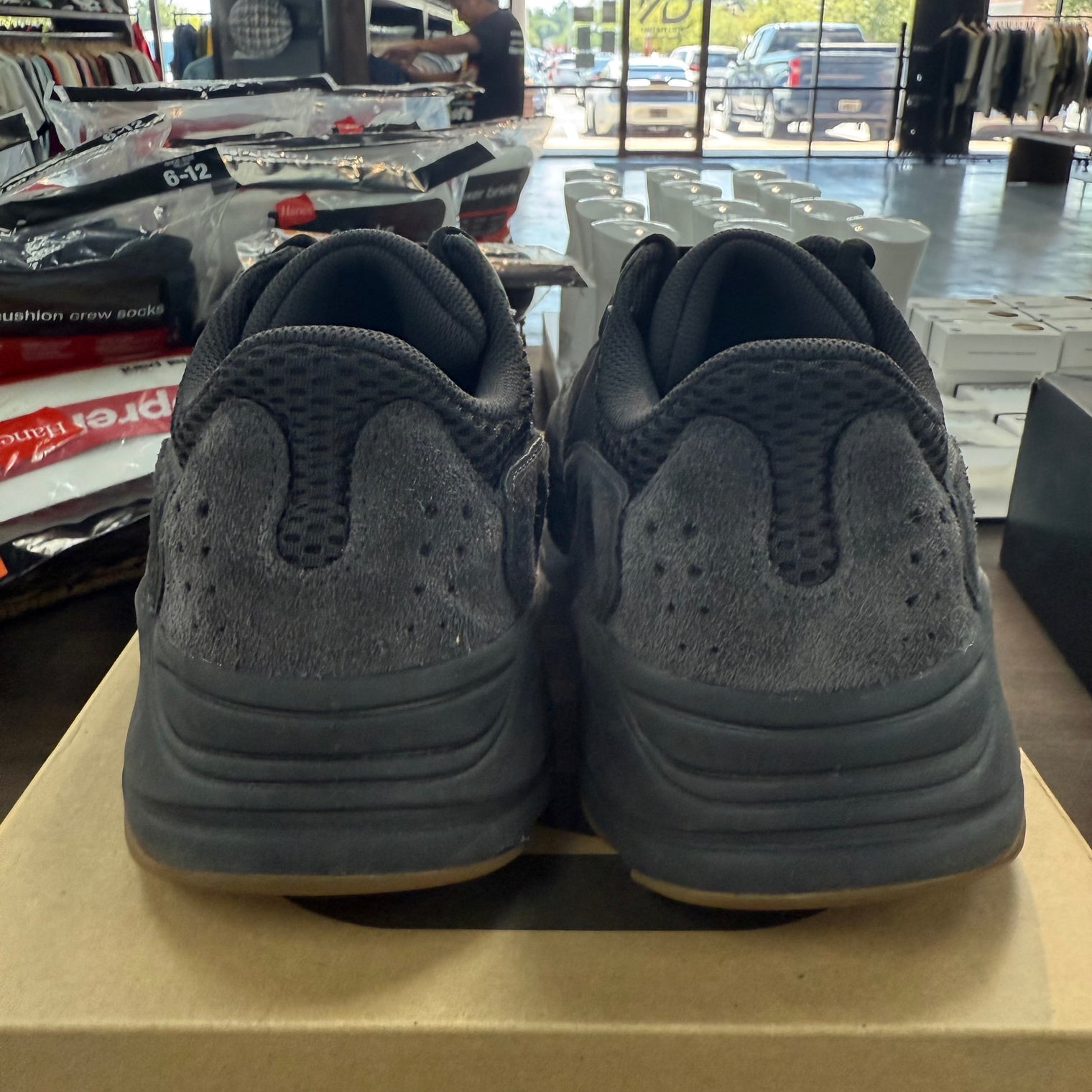 Utility Black Yeezy 700 (USED)