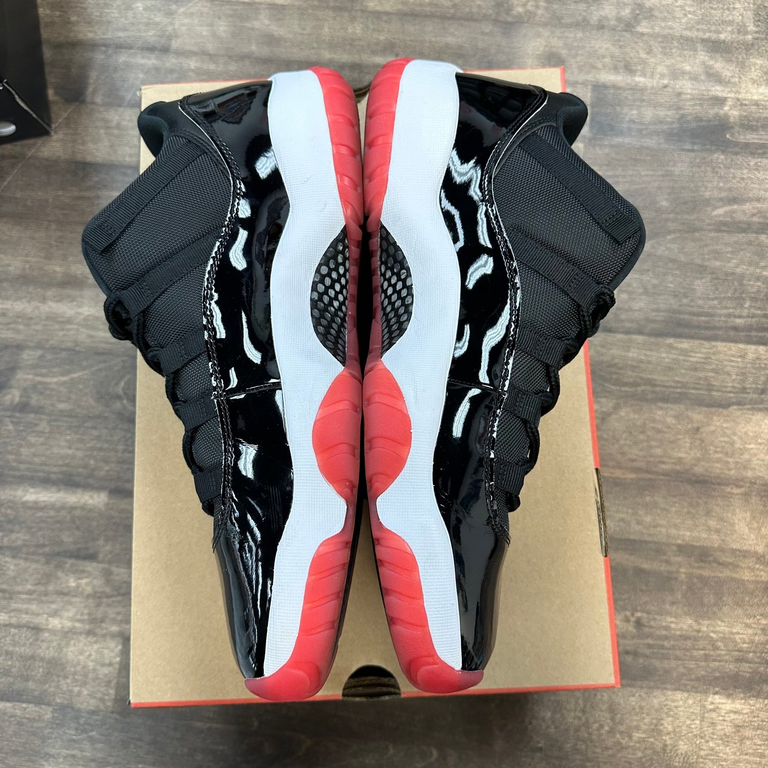 Bred Jordan 11 Low 2025 (USED)