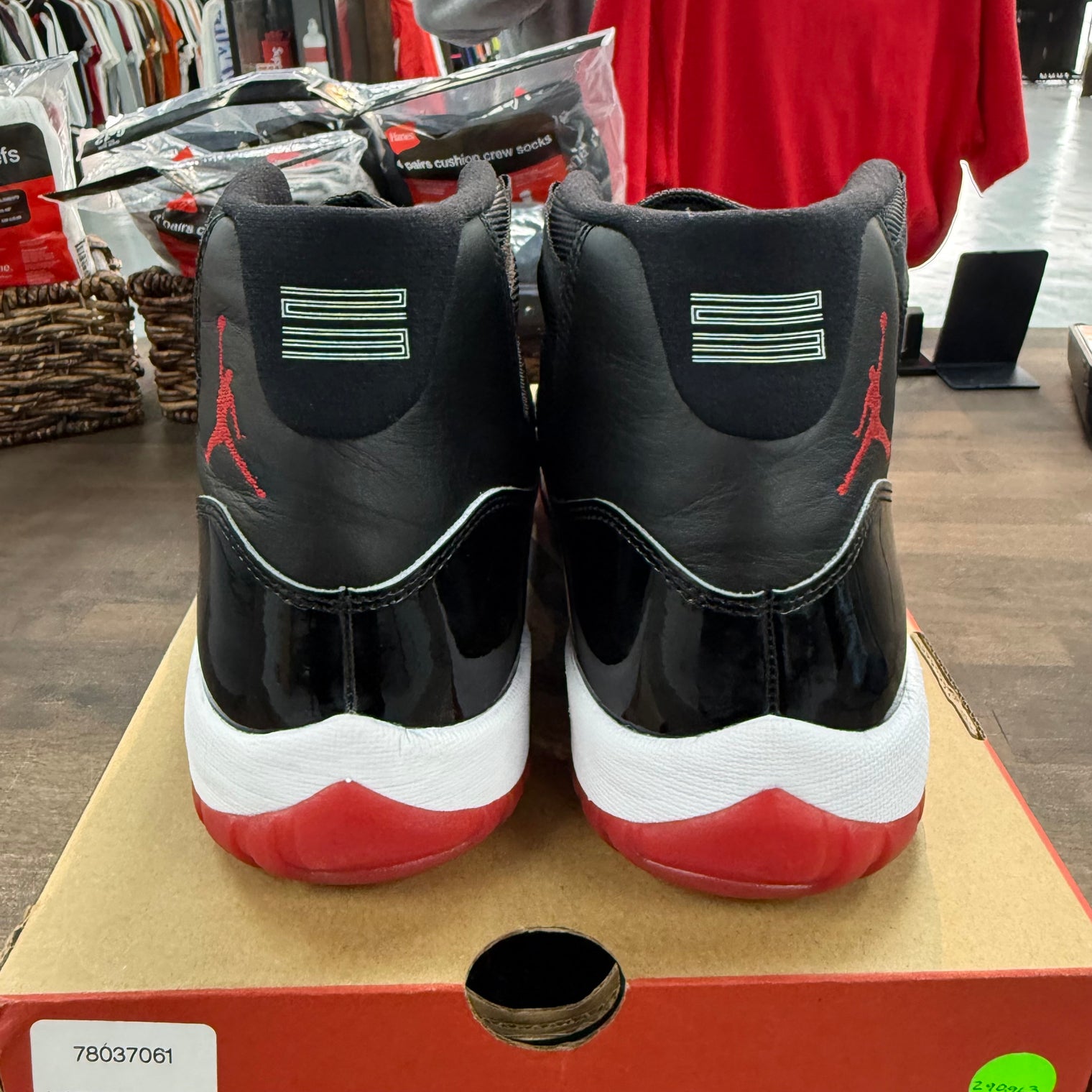 Playoffs Bred Jordan 11 Retro (Lightly Worn)
