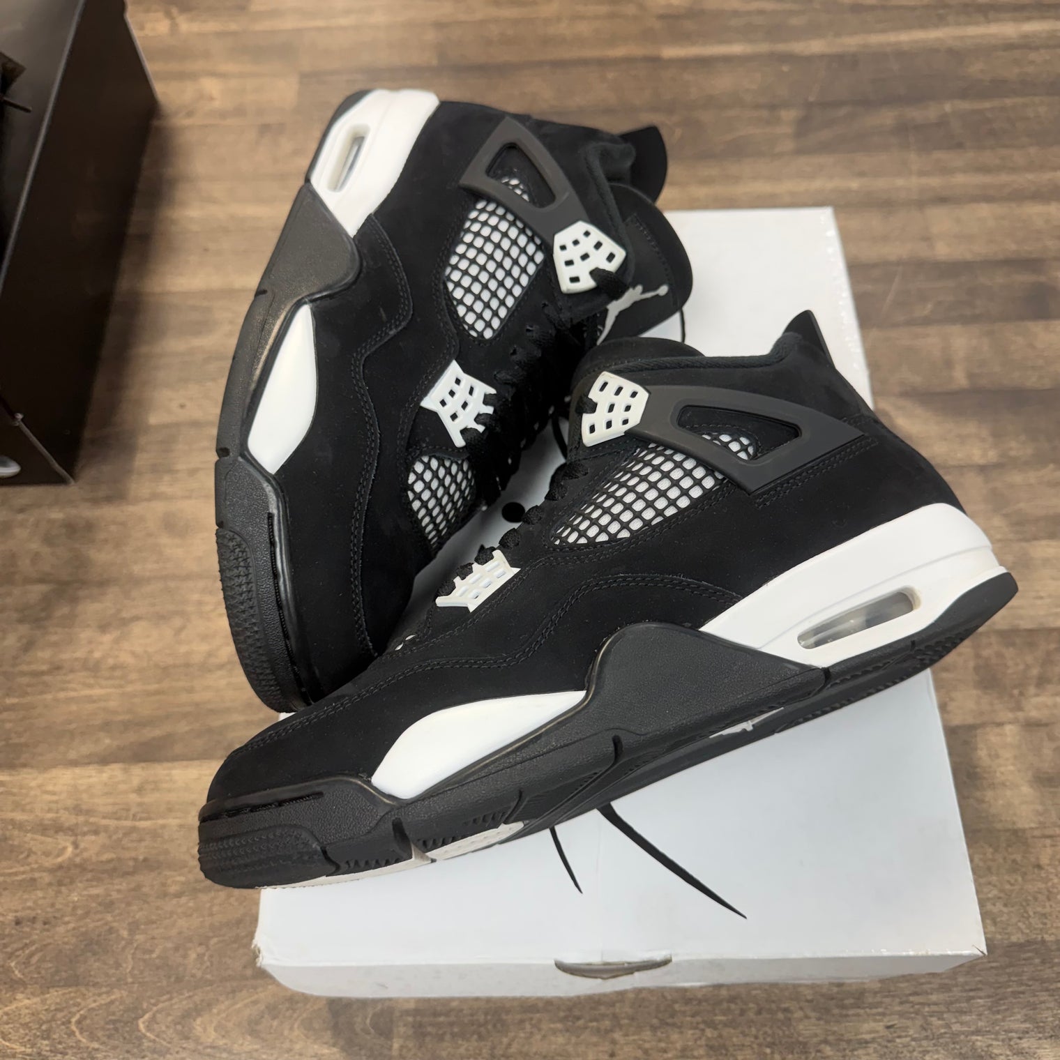White Thunder Jordan 4 Retro (USED)