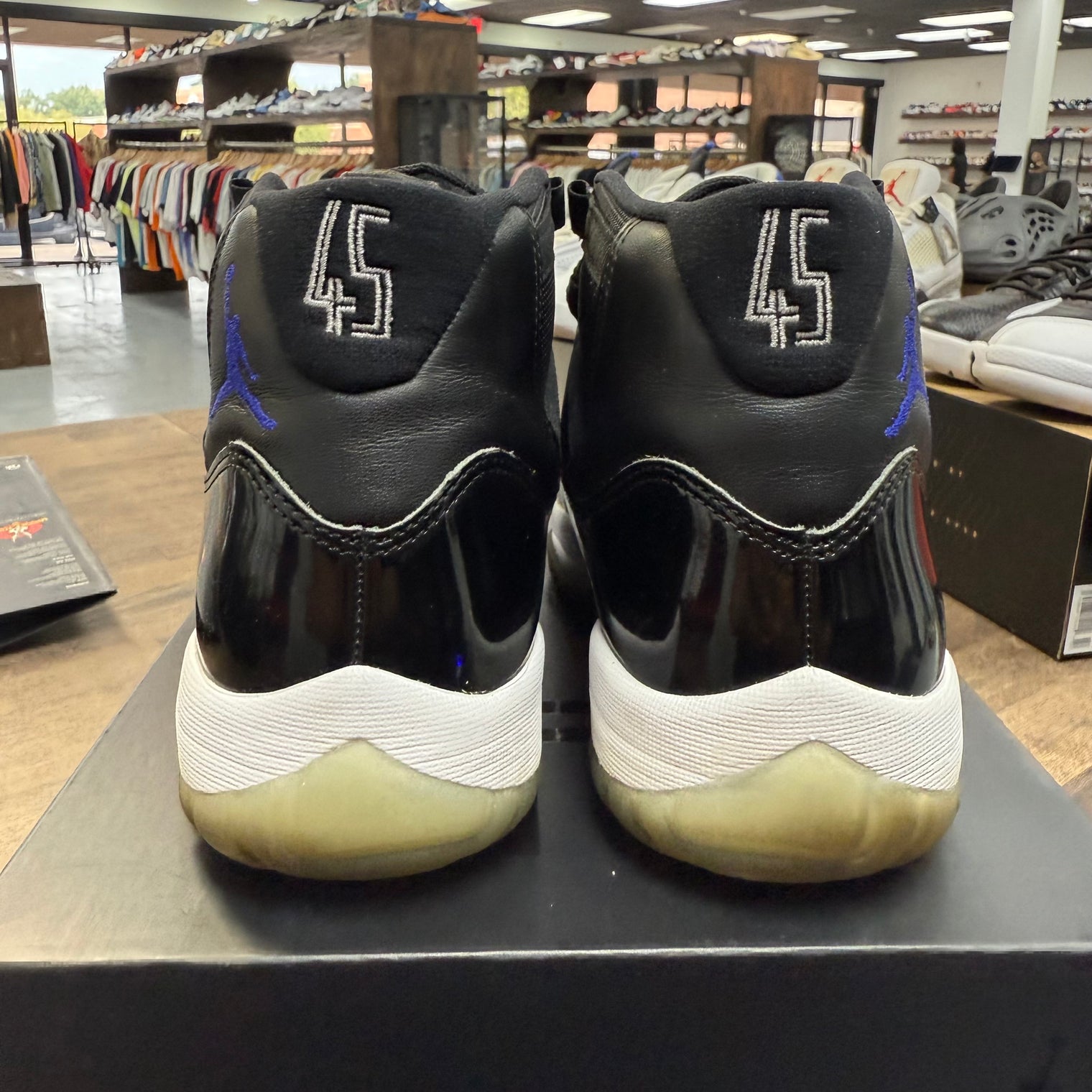 Space Jam Jordan 11 (USED)