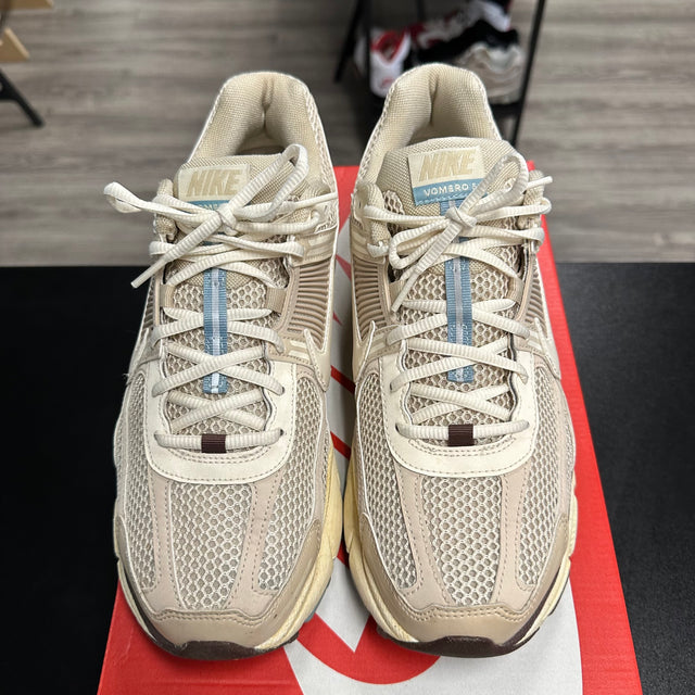 (W) Oatmeal Nike Zoom Vomero 5 (USED)