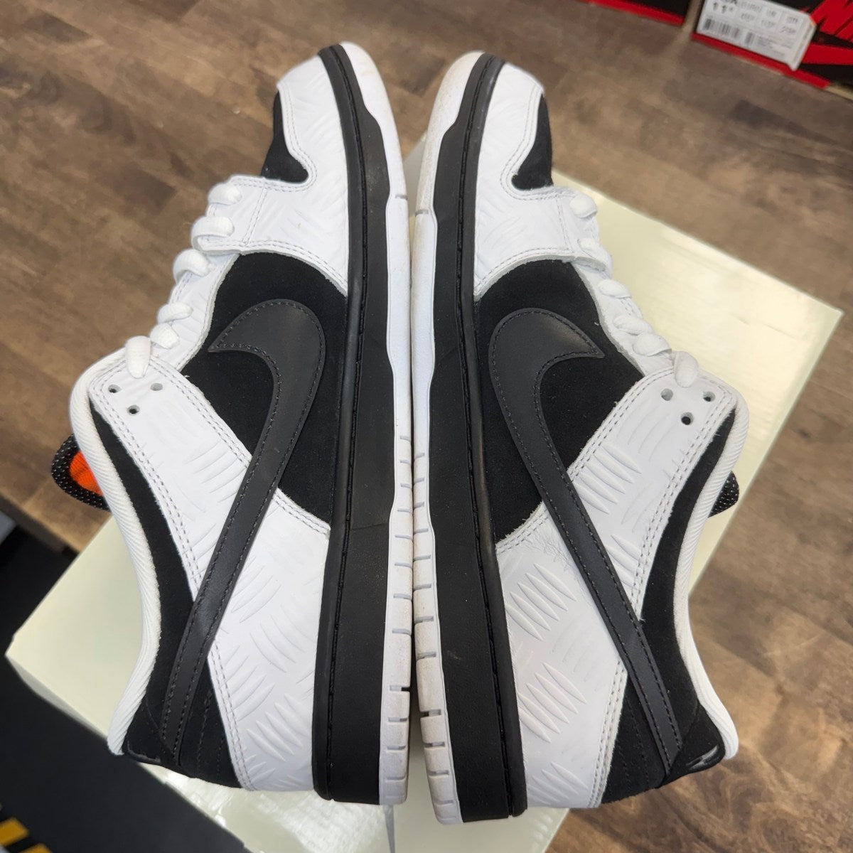 Nike SB Dunk Low TIGHTBOOTH - Image 4