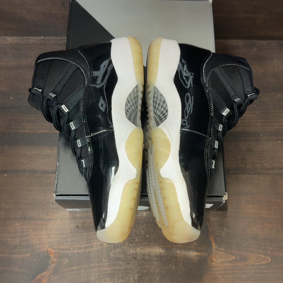 Jordan 11 Retro Jubilee 25th Anniversary Size 9 (Pre-Owned) - aux