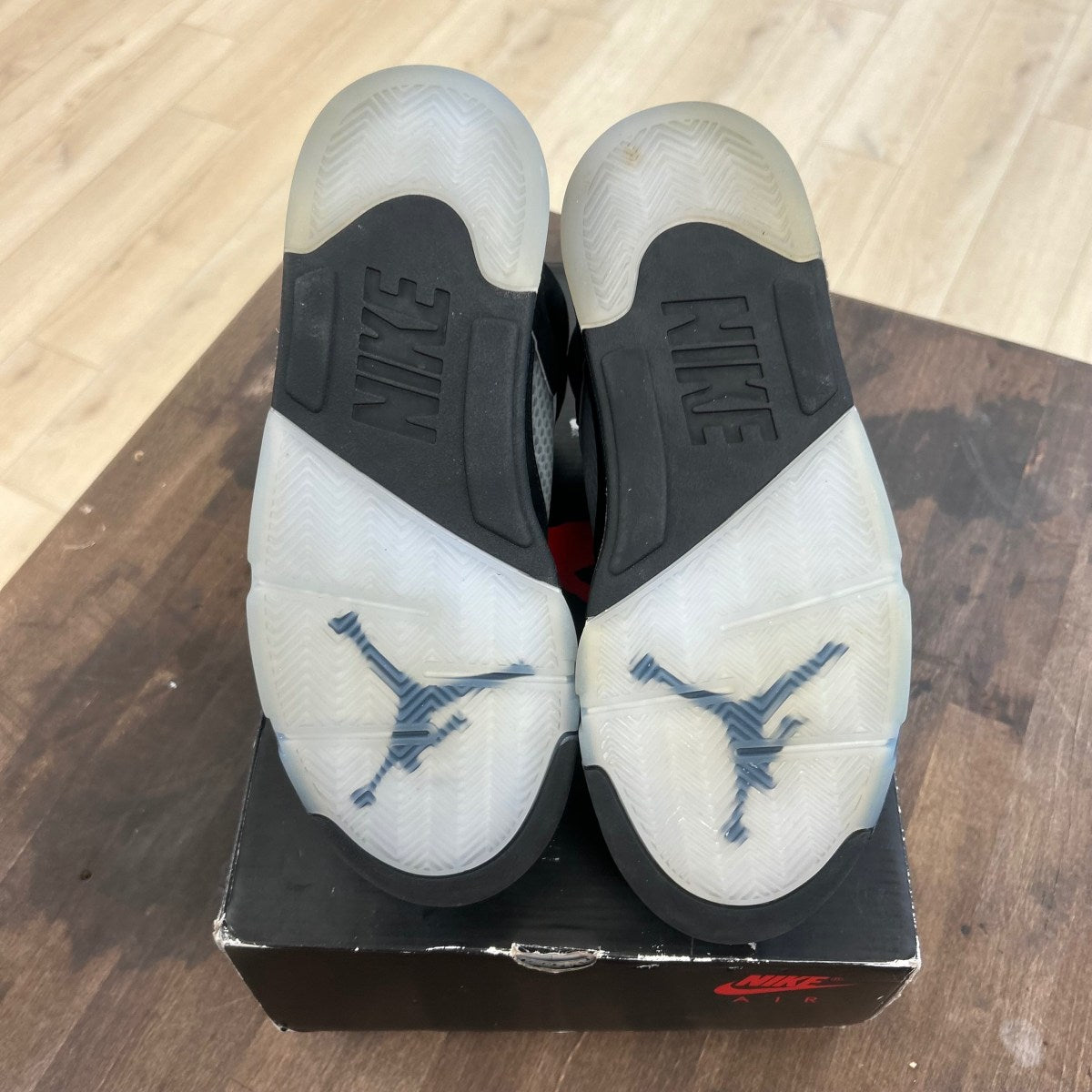 Jordan 5 Retro OG Black Metallic Reimagined Size 8.5 (Pre-Owned) - Image 5