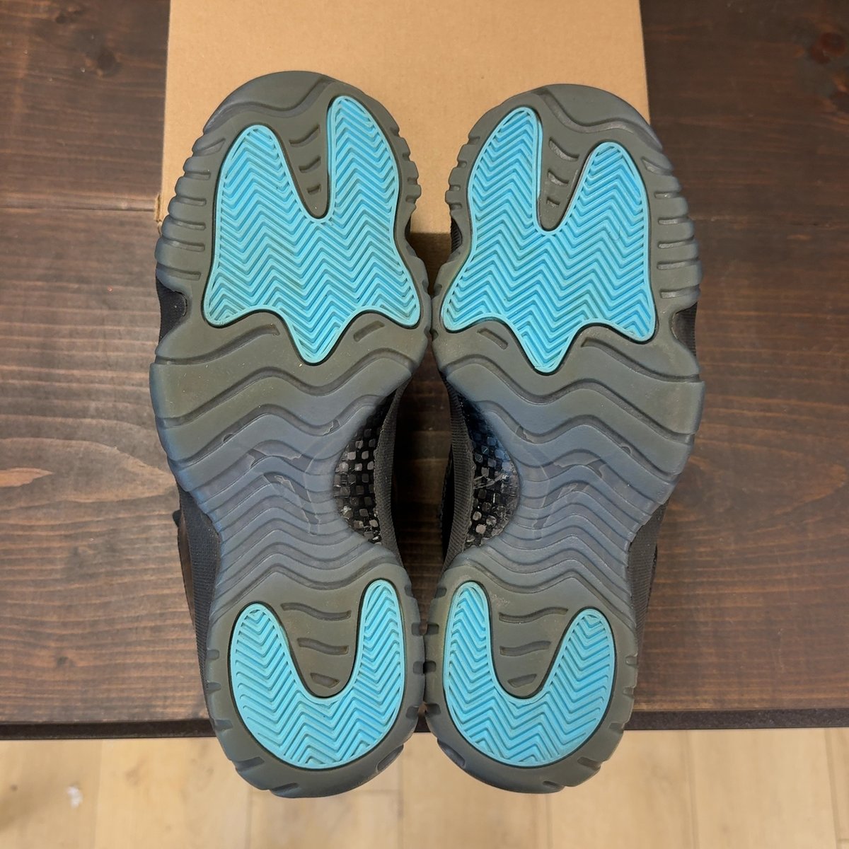 Jordan 11 Retro Gamma Blue (2025) Size 9 (Pre-Owned) - aux
