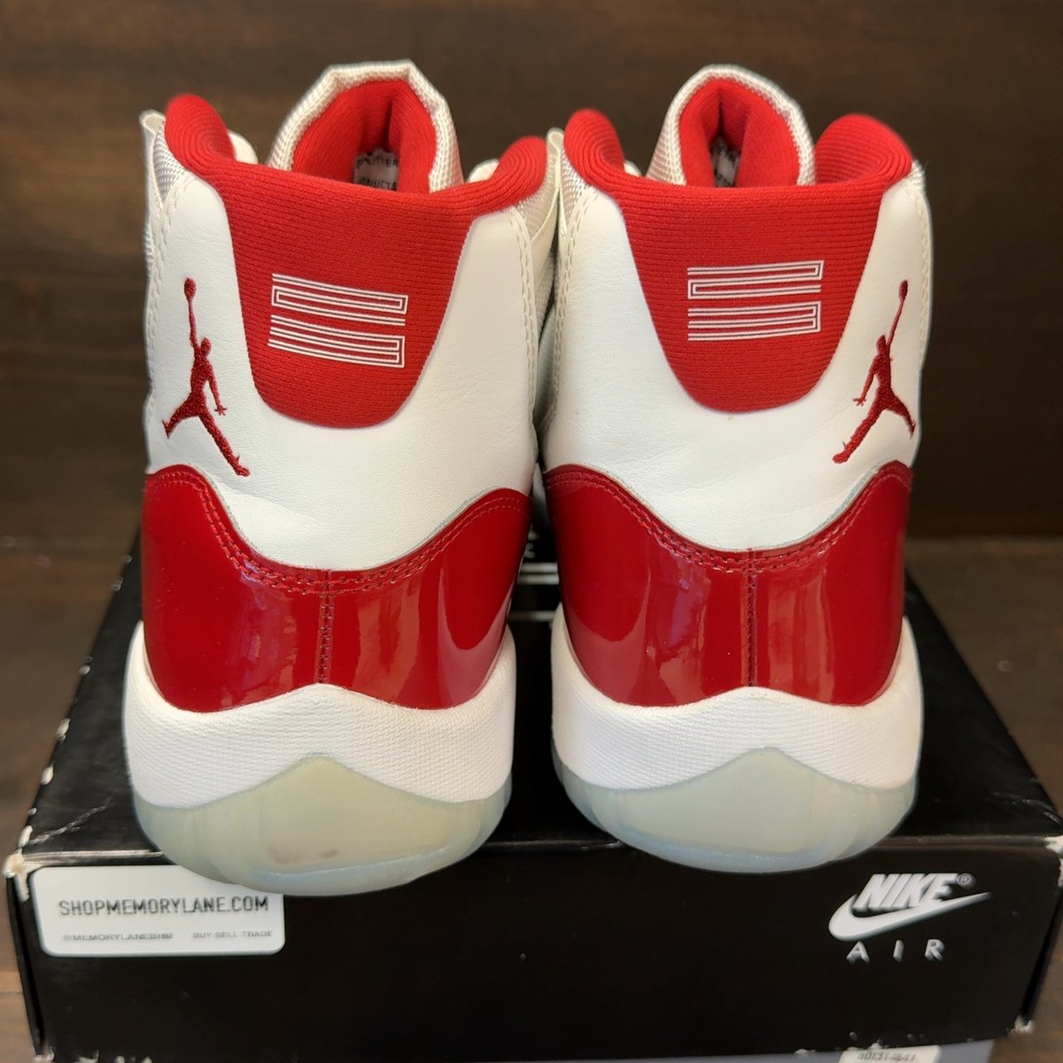 Jordan 11 Retro Cherry (2022) Size 9 (Pre-Owned) - aux
