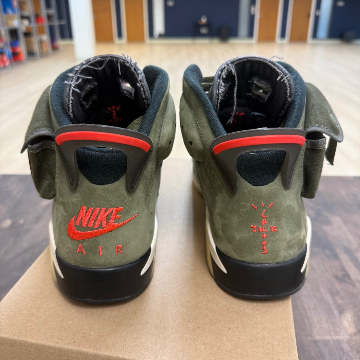 Jordan 6 Retro Travis Scott Size 11 (Pre-Owned) - Image 4