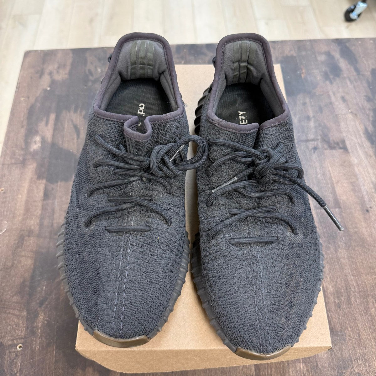 adidas Yeezy Boost 350 V2 Cinder Size 9.5 (Pre-Owned) - Image 2