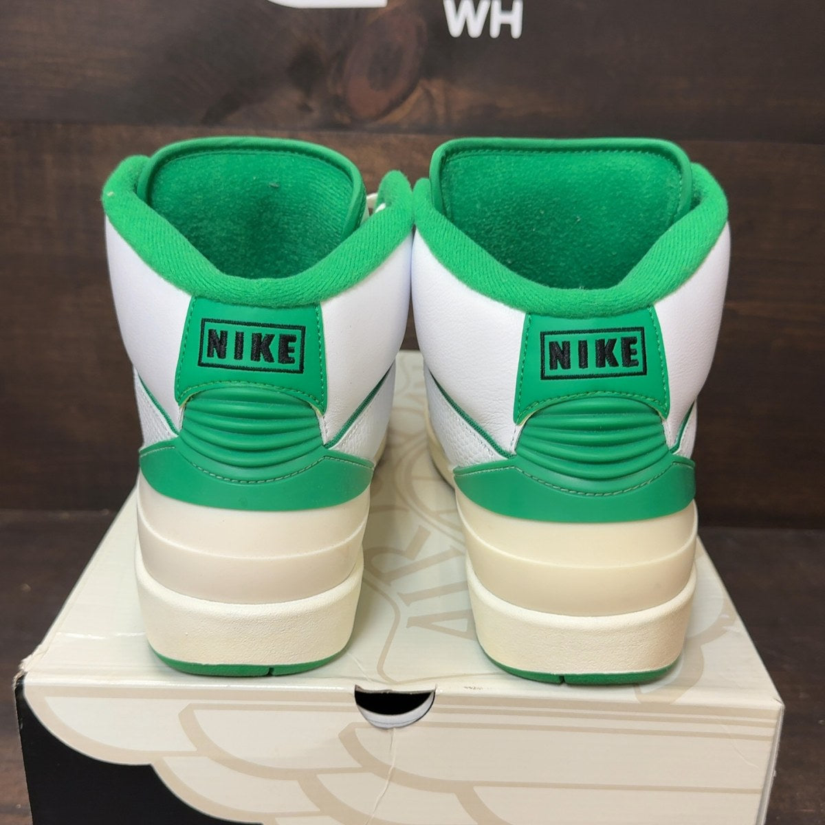 Jordan 2 Retro Lucky Green Size 9.5 (Pre-Owned) - aux