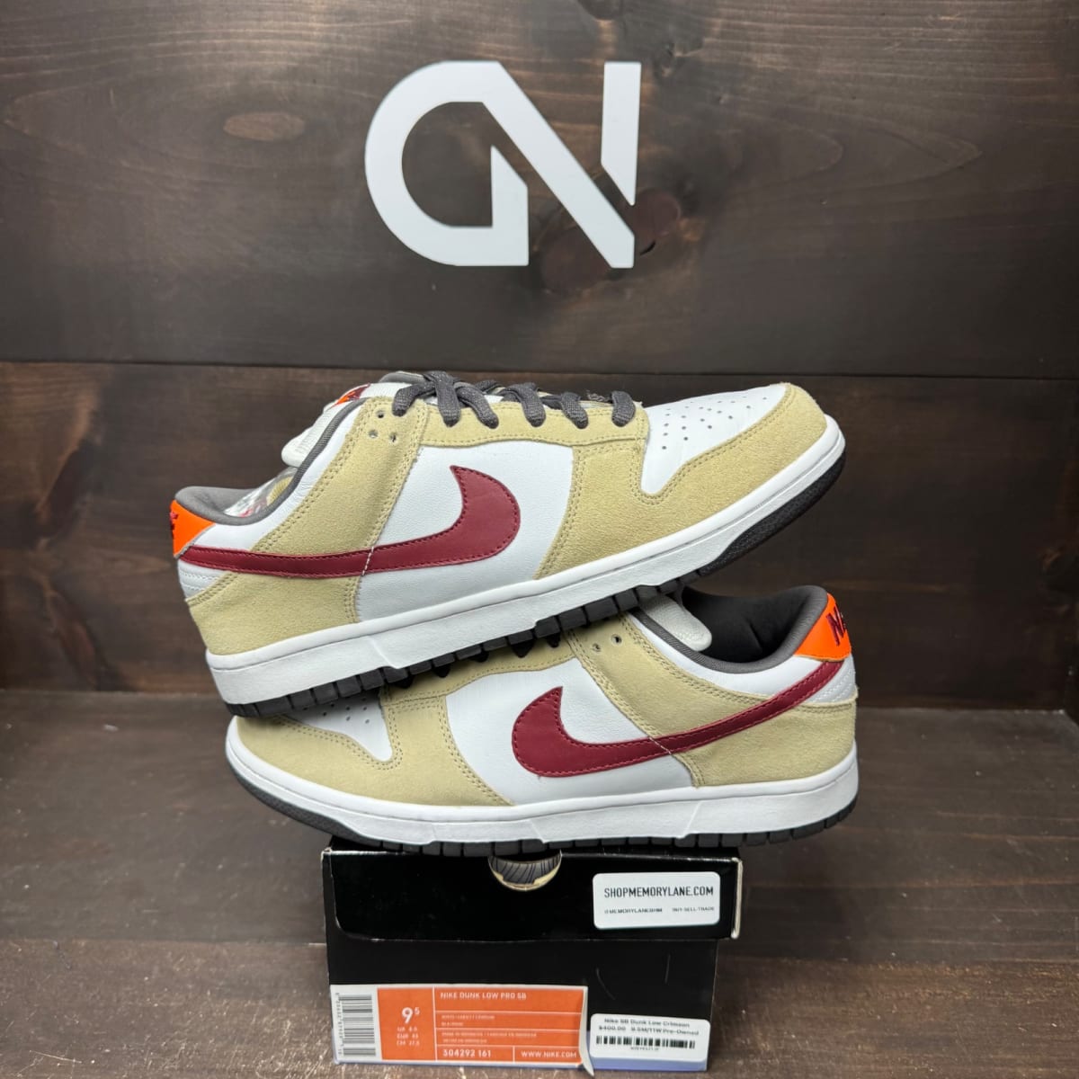 Nike SB Dunk Low Crimson Size 9.5 (Pre-Owned) - front