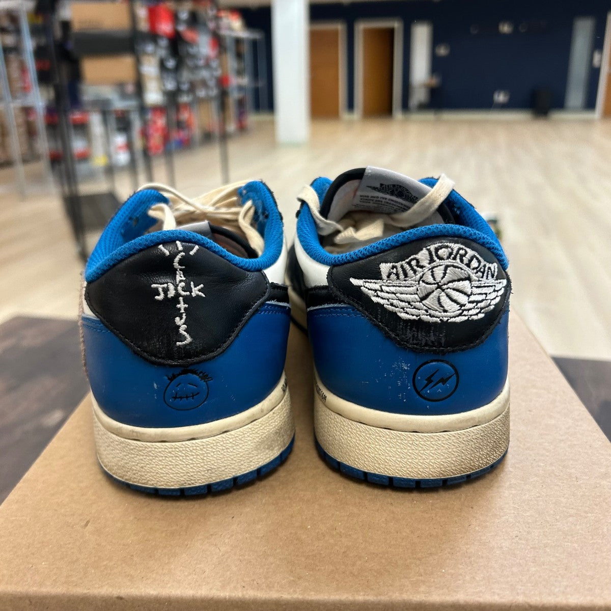 Jordan 1 Retro Low OG SP Fragment x Travis Scott Size 7 (Pre-Owned) - Image 4