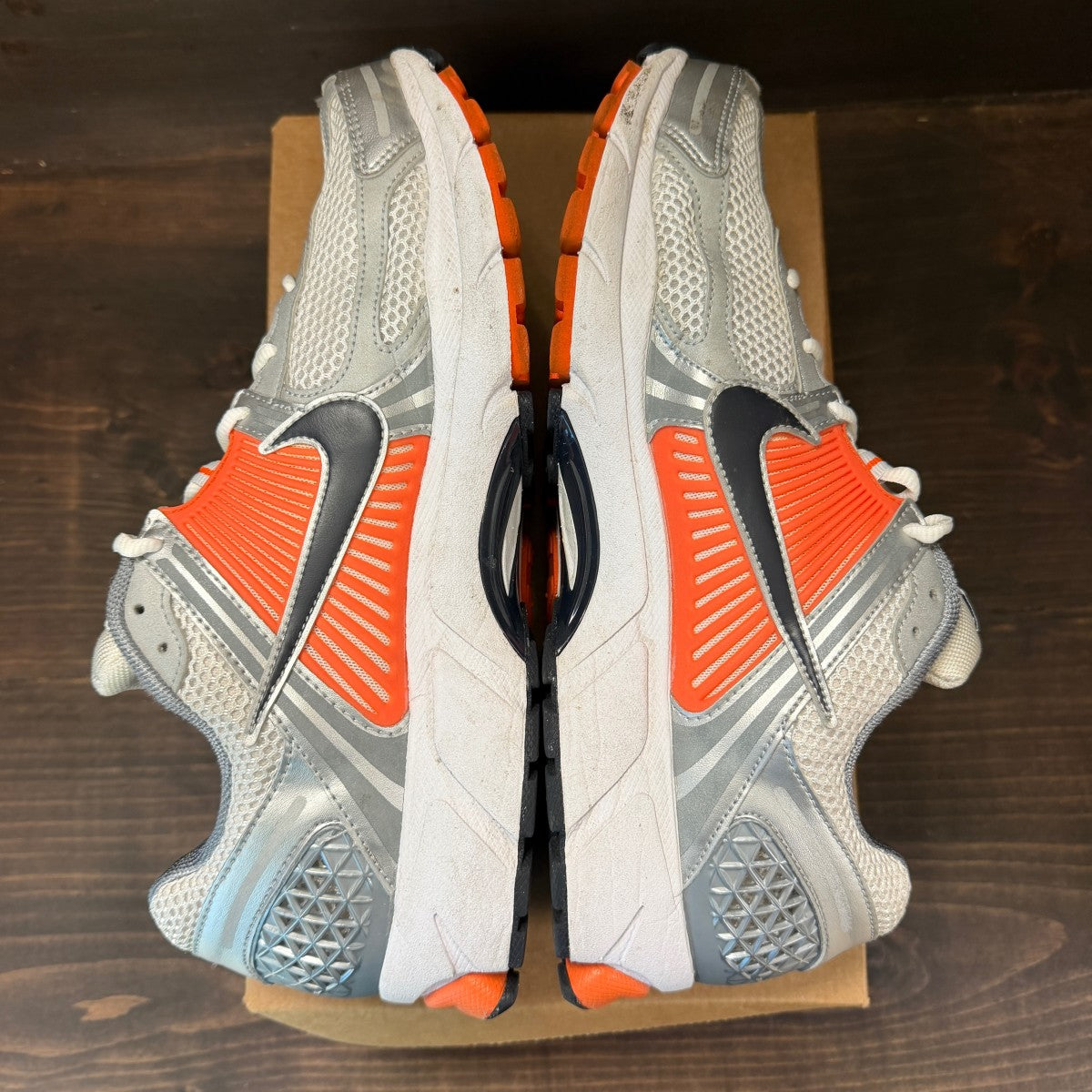 Nike Zoom Vomero 5 Platinum Tint Safety Orange Size 12 (Pre-Owned) - Image 6