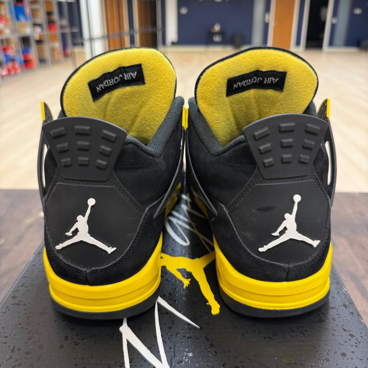 Jordan 4 Retro Thunder (2023) - Image 4