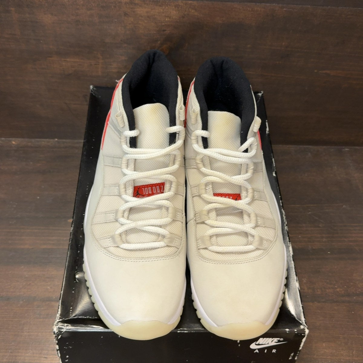 Jordan 11 Retro Platinum Tint Size 11 (Pre-Owned) - tag