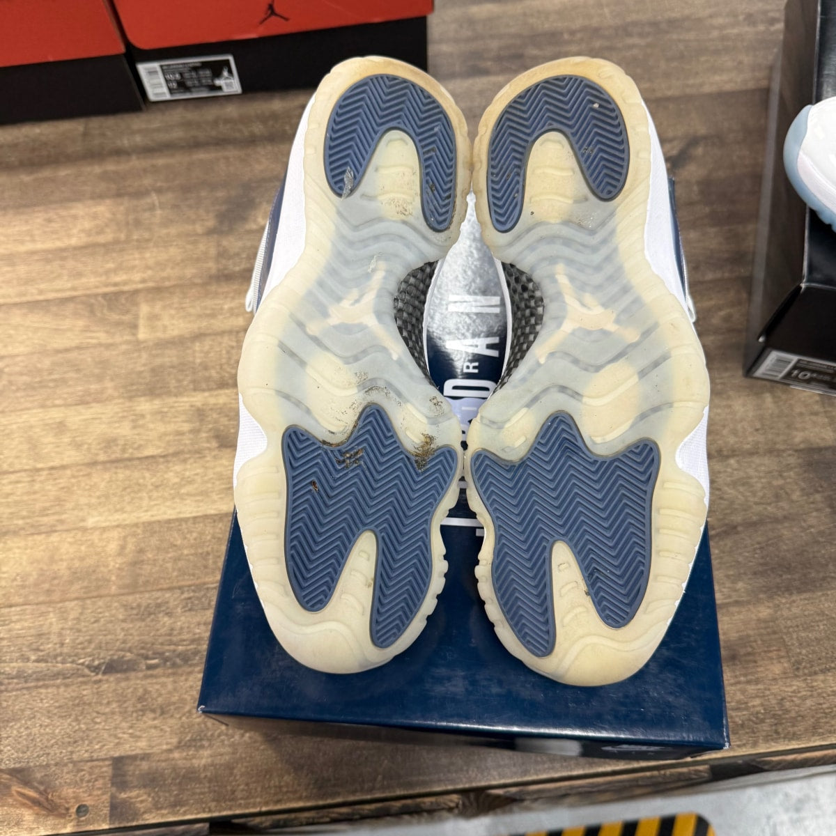 Jordan 11 Retro Low Diffused Blue - Image 5