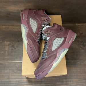 Jordan 5 Retro Burgundy (2023) Size 10.5 (Pre-Owned) - Image 2