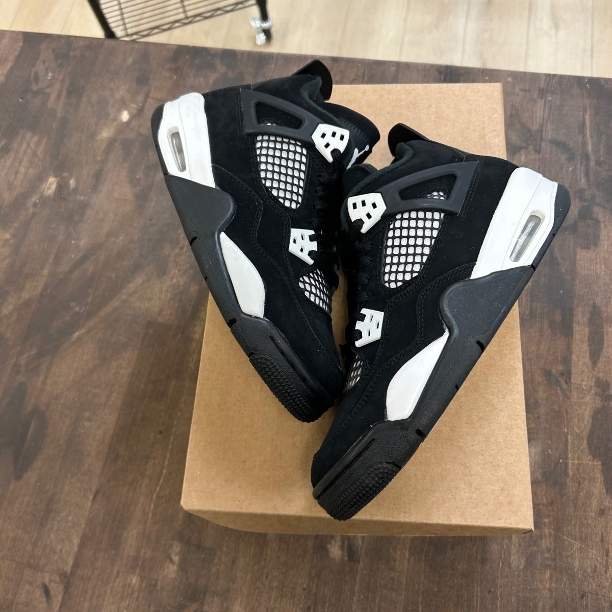 Jordan 4 Retro White Thunder (GS) Size 6Y (Pre-Owned) - Image 1