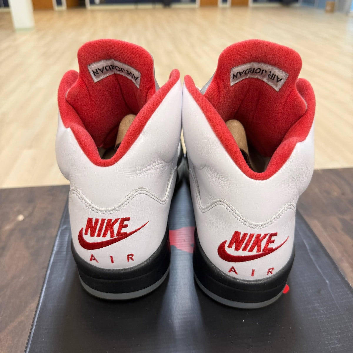 Jordan 5 Retro Fire Red Silver Tongue (2020) - Image 3