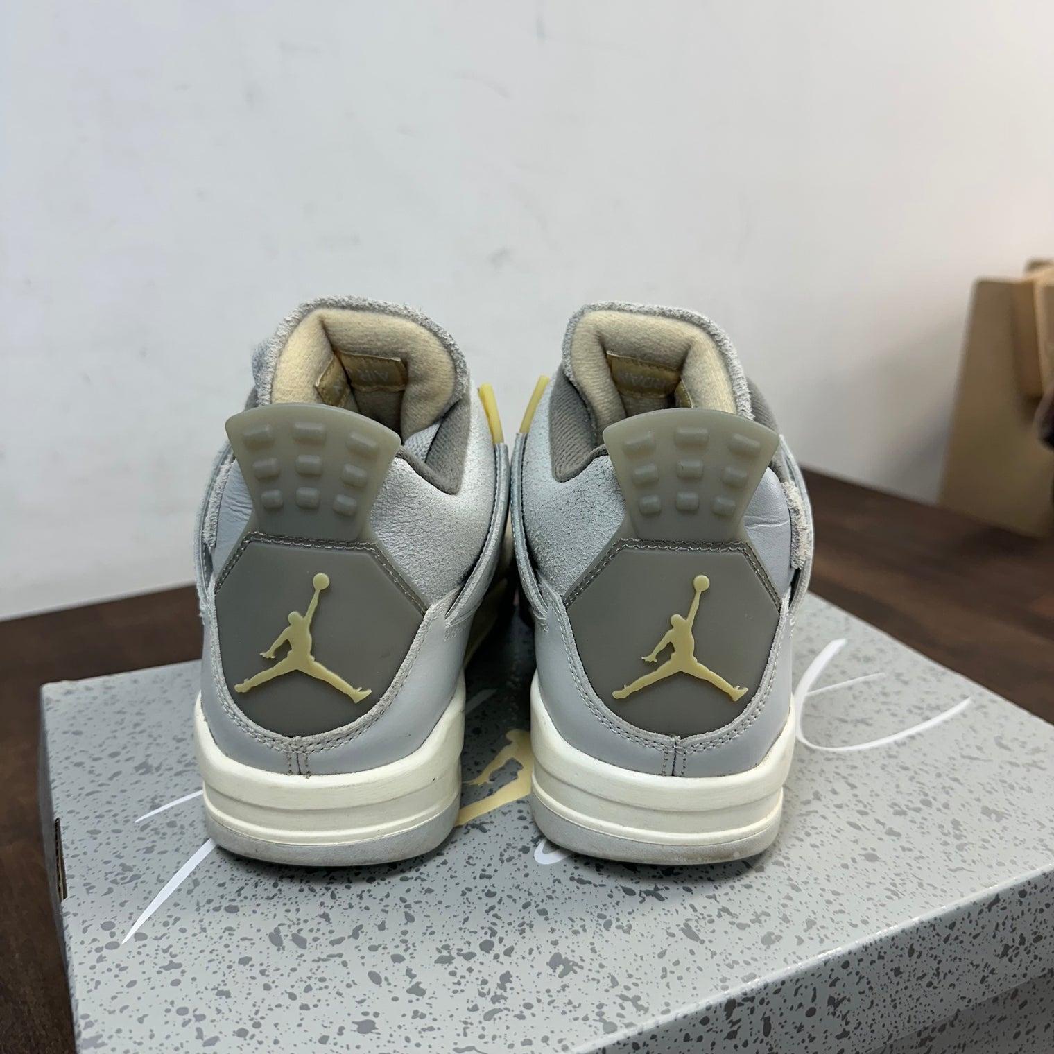 Craft Photon Dust Jordan 4 Retro SE (USED)