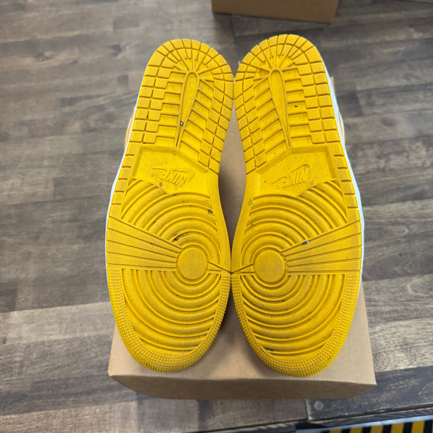 Pollen Jordan 1 Low (USED, No Box)