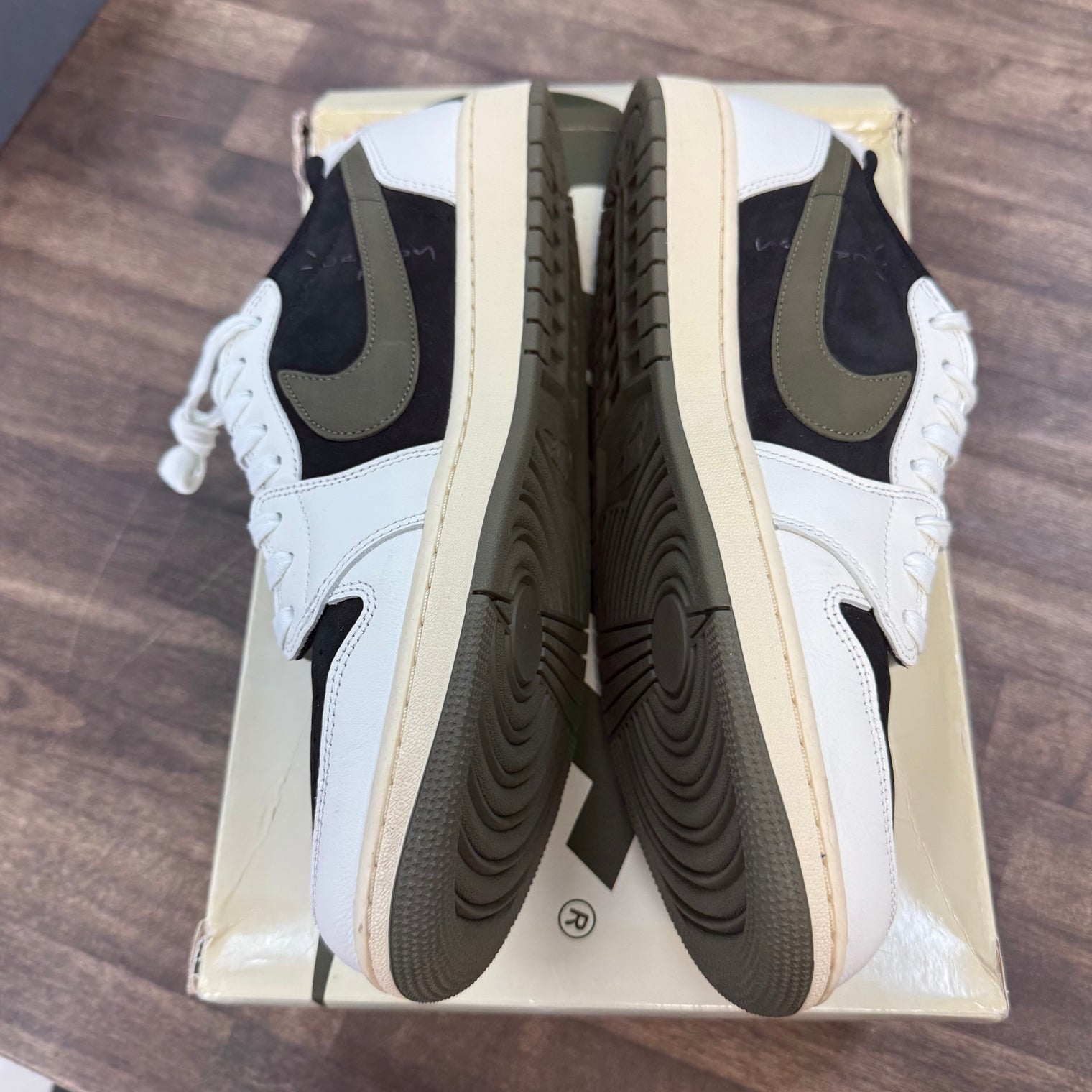 Olive Travis Scott Jordan 1 Low OG (W) (USED)