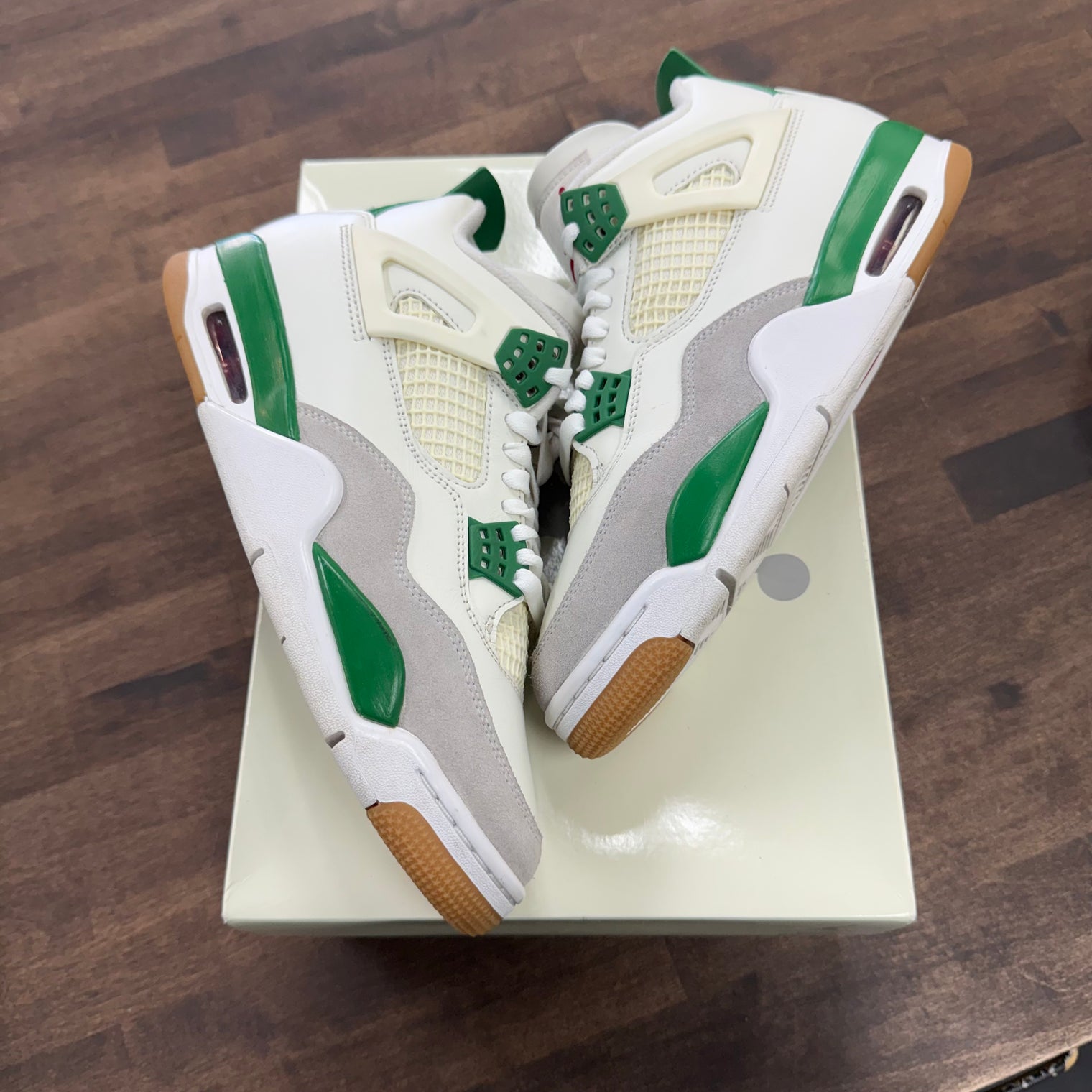 Pine Green SB Jordan 4 Retro (USED)
