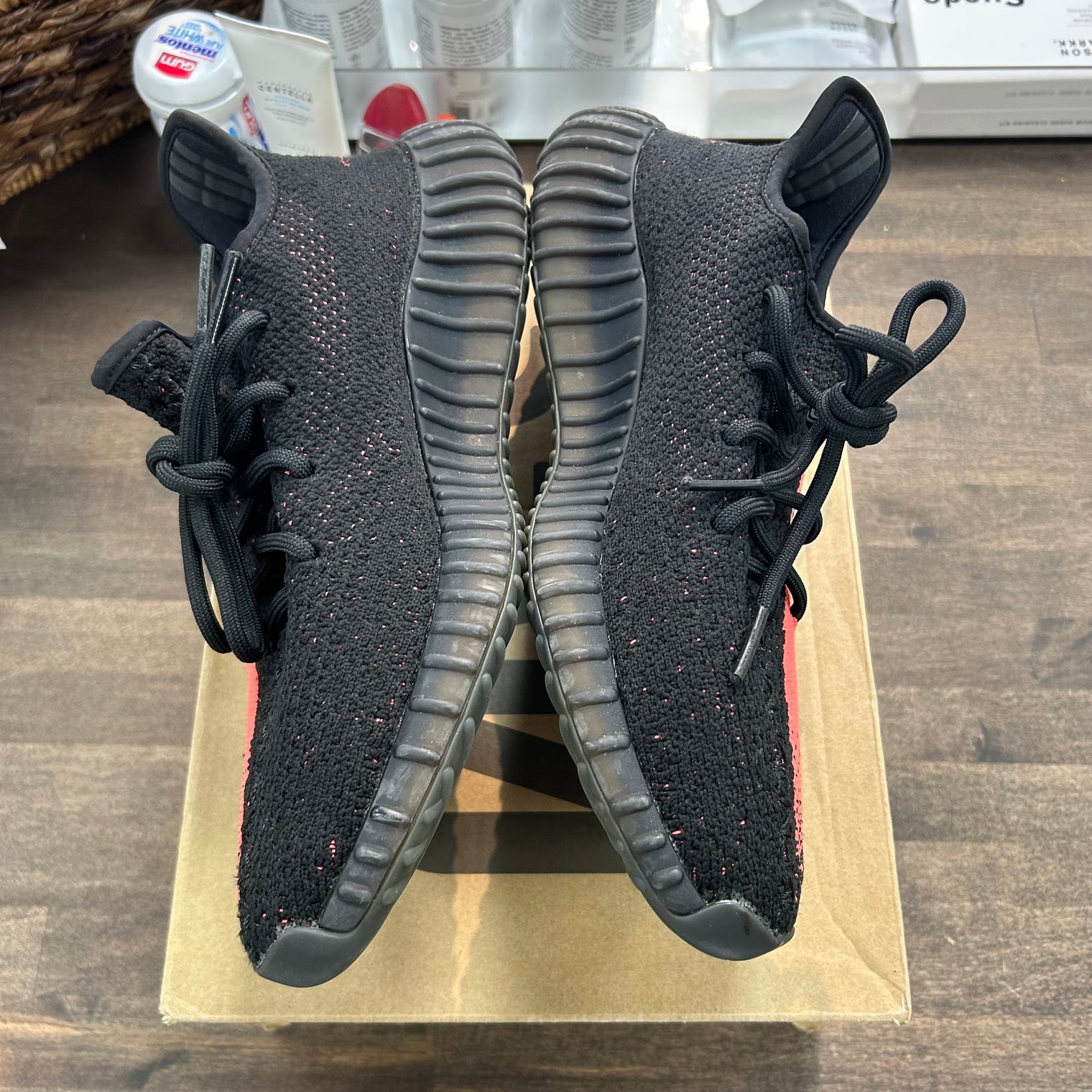 Adidas Yeezy Boost 350 V2 Core Black Red Stripe (USED)