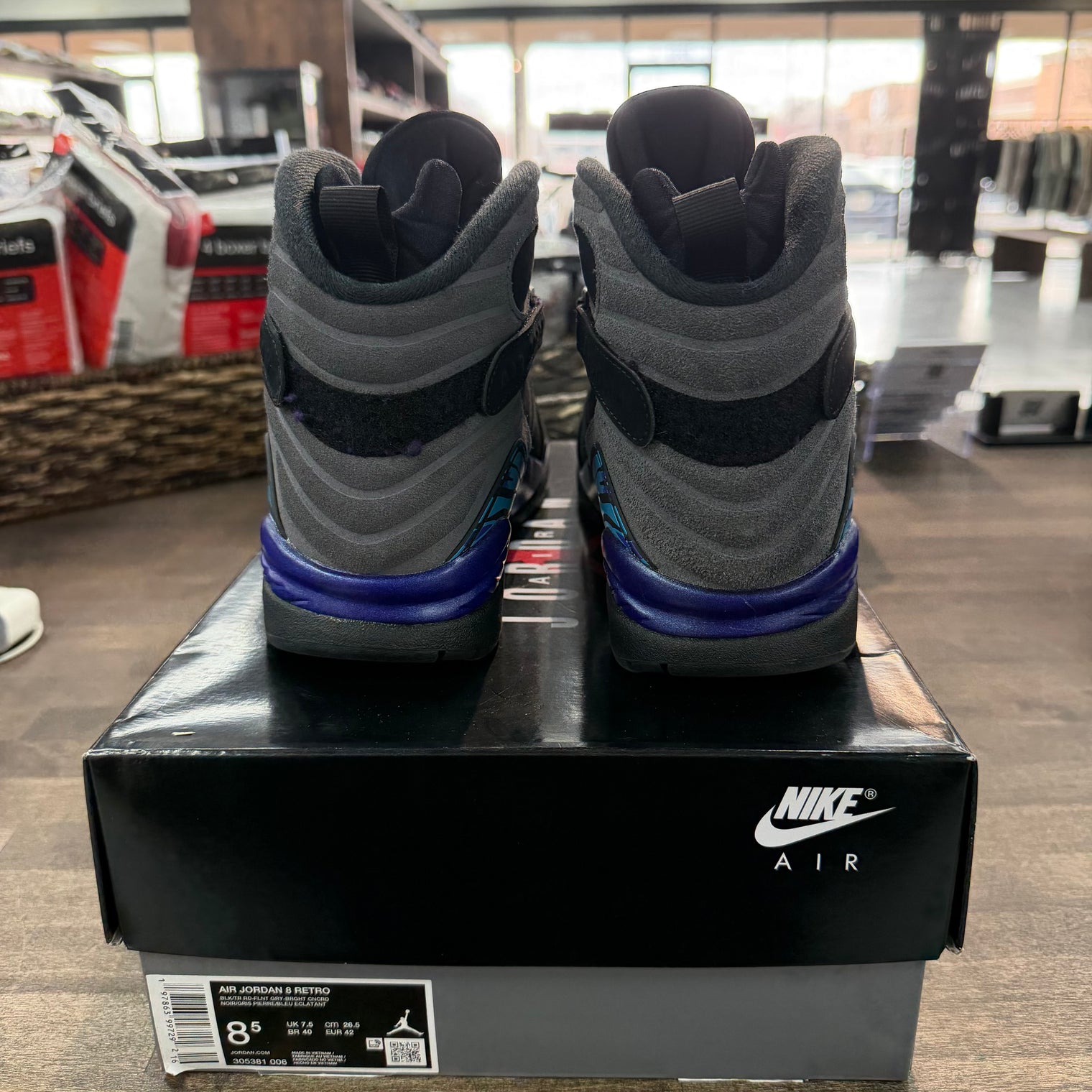 Jordan 8 Retro Aqua (2025) (US 8.5) (Lightly Worn)