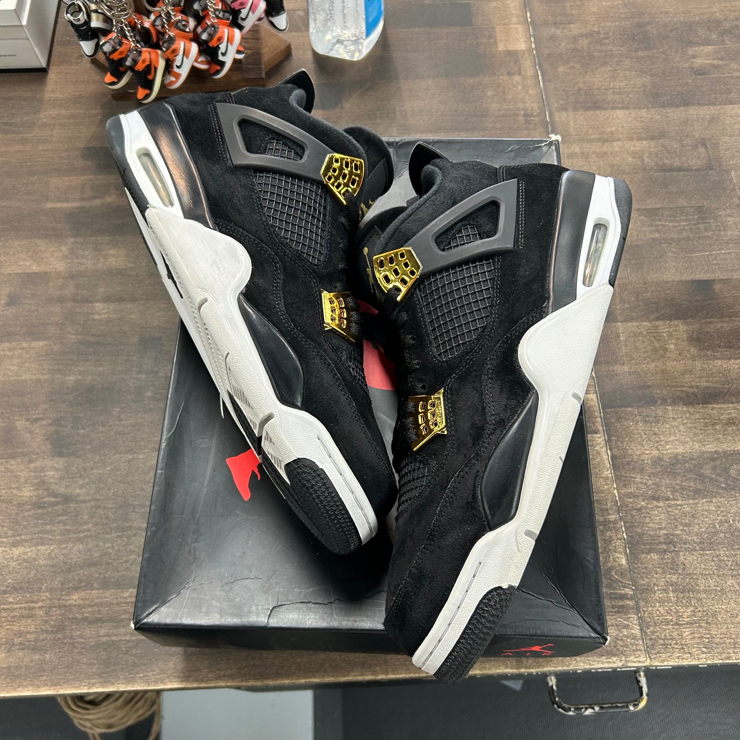 Royalty Jordan 4 Retro (USED)