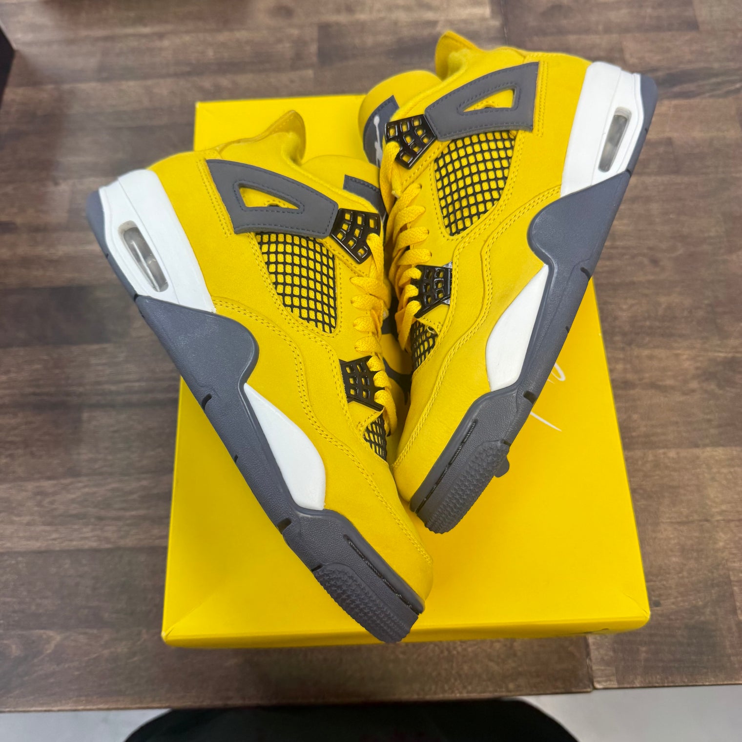 Lightning Jordan 4 Retro (Used)
