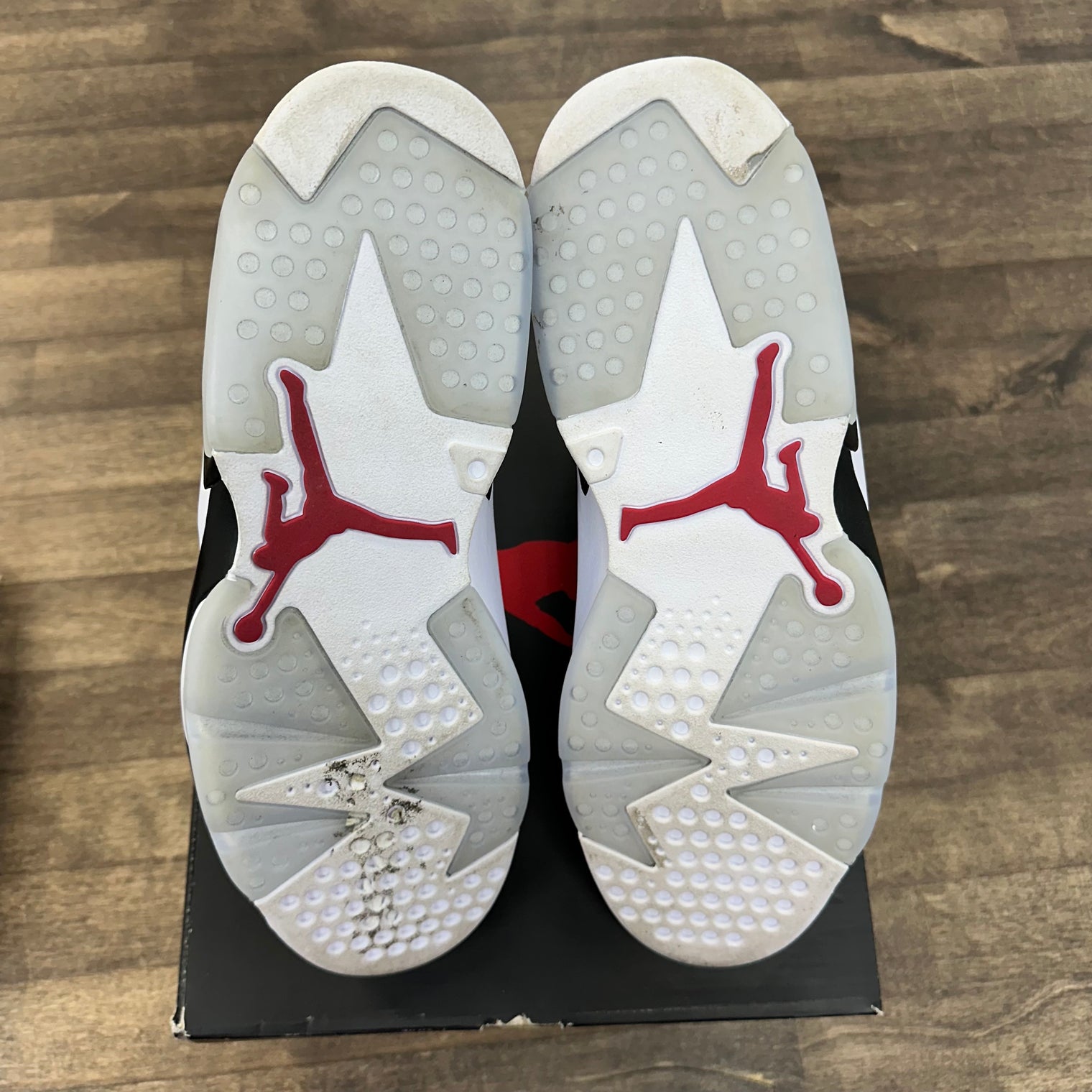 Carmine Jordan 6 Retro (2021) (USED)