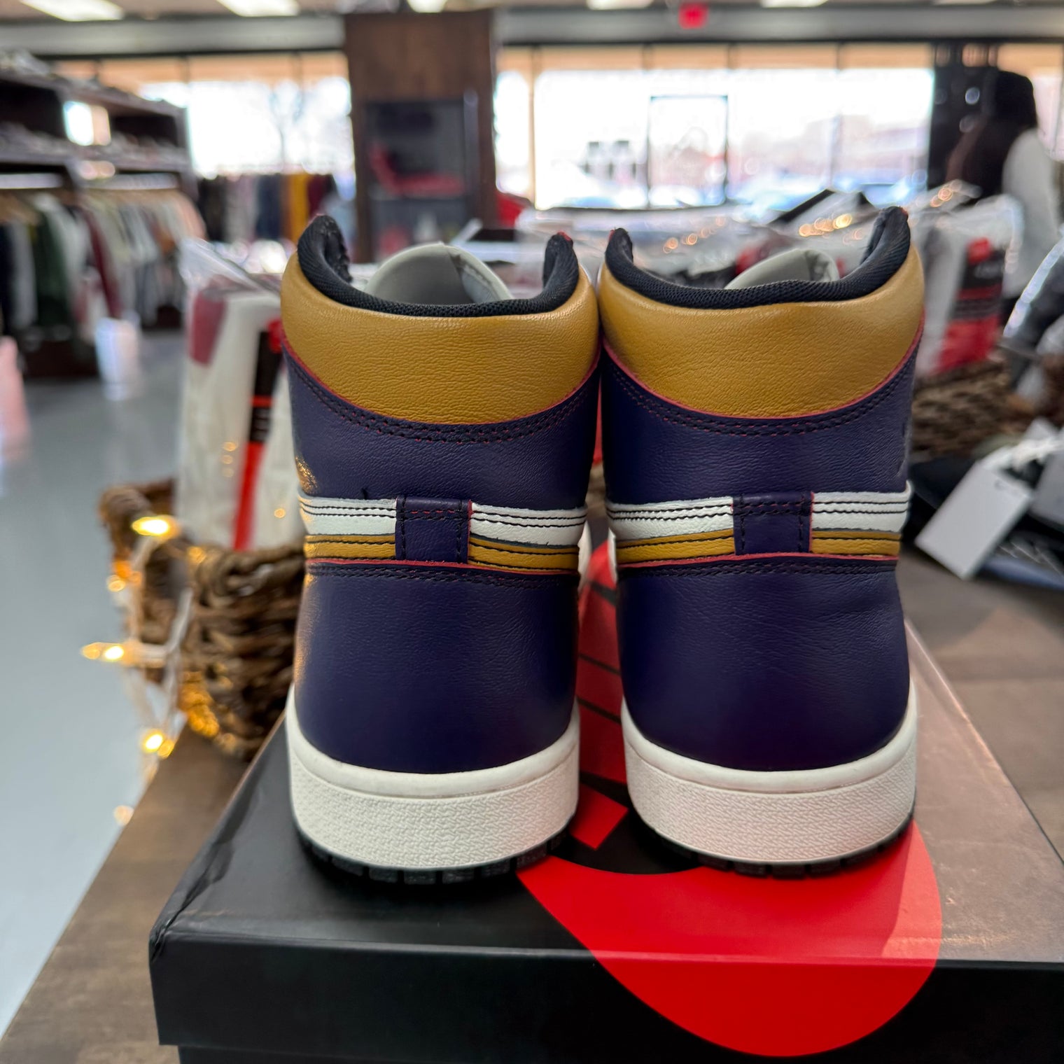 LA to Chicago Jordan 1 High Retro Defiant SB (USED)