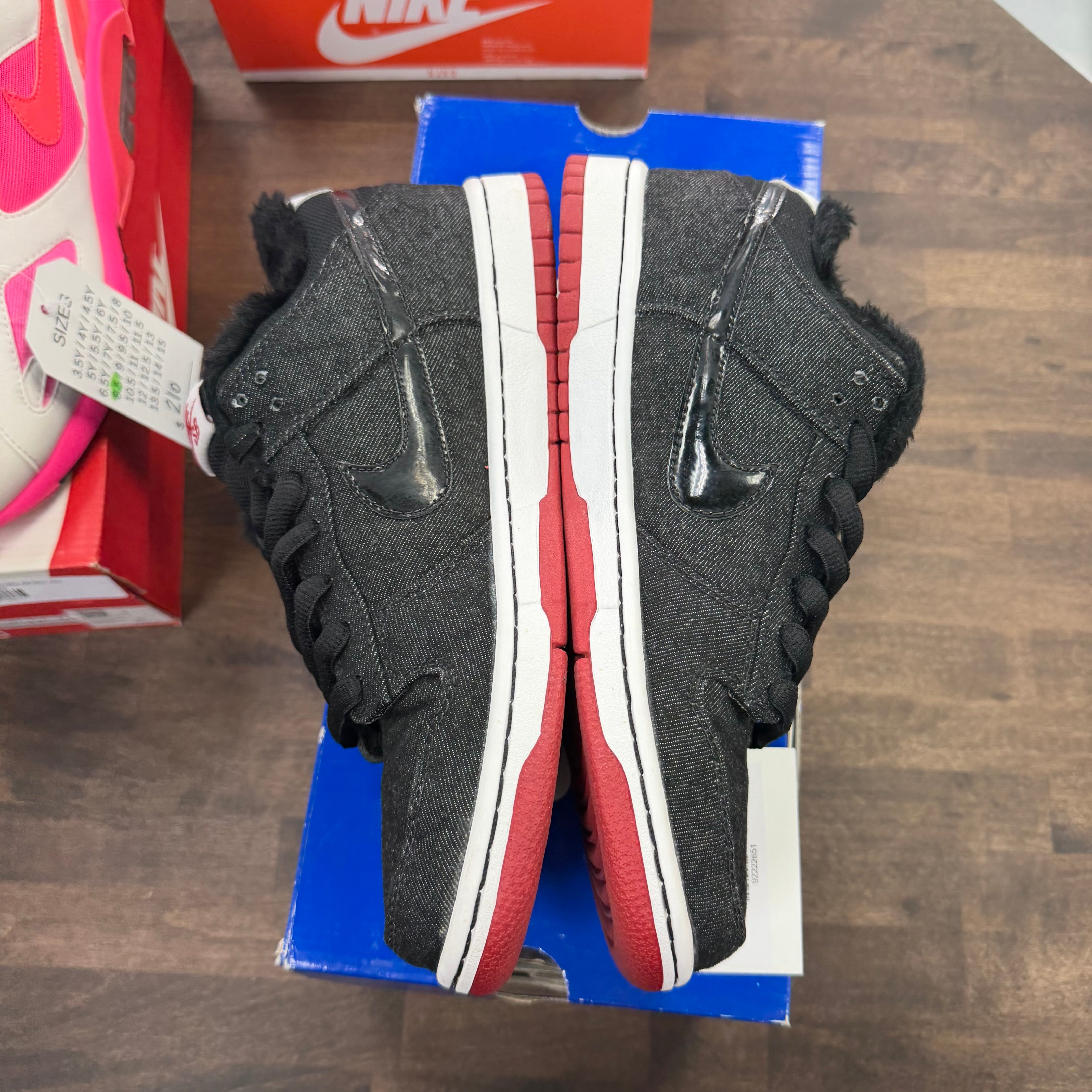 Nike Larry Perkins Nike SB Dunk Low (2009) (USED) Size 8.5 (Pre-Owned) - Image 4