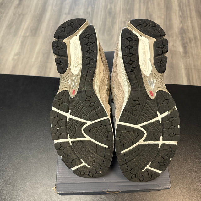 Driftwood New Balance 2002R (USED;NO BOX)