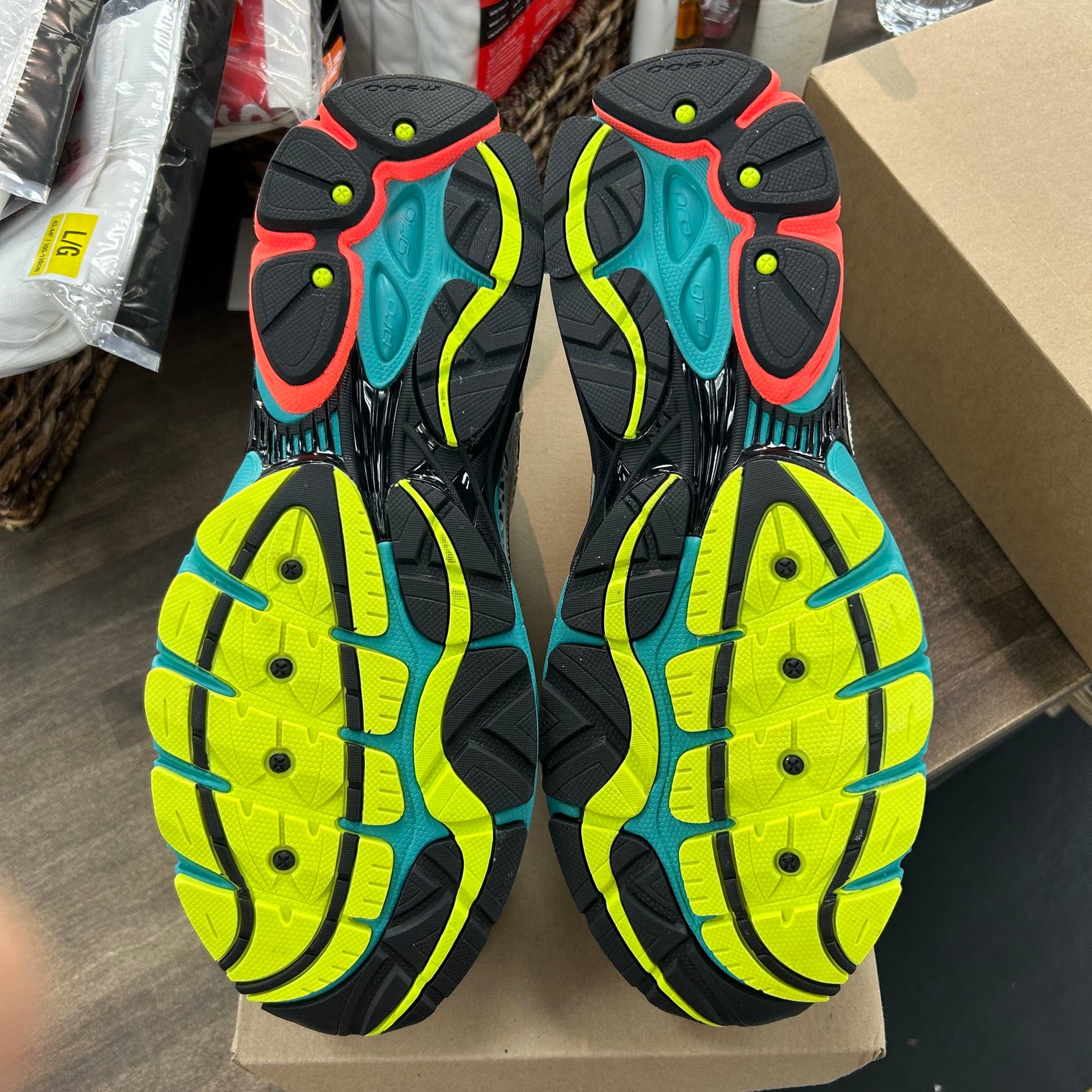 Silver Mutant Saucony ProGrid Omni 9 (USED, No Box)