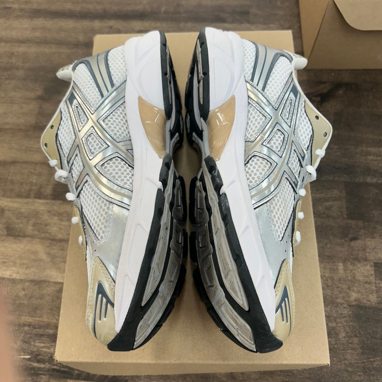 White Wood Crepe ASICS Gel-1130 (USED,No Box)