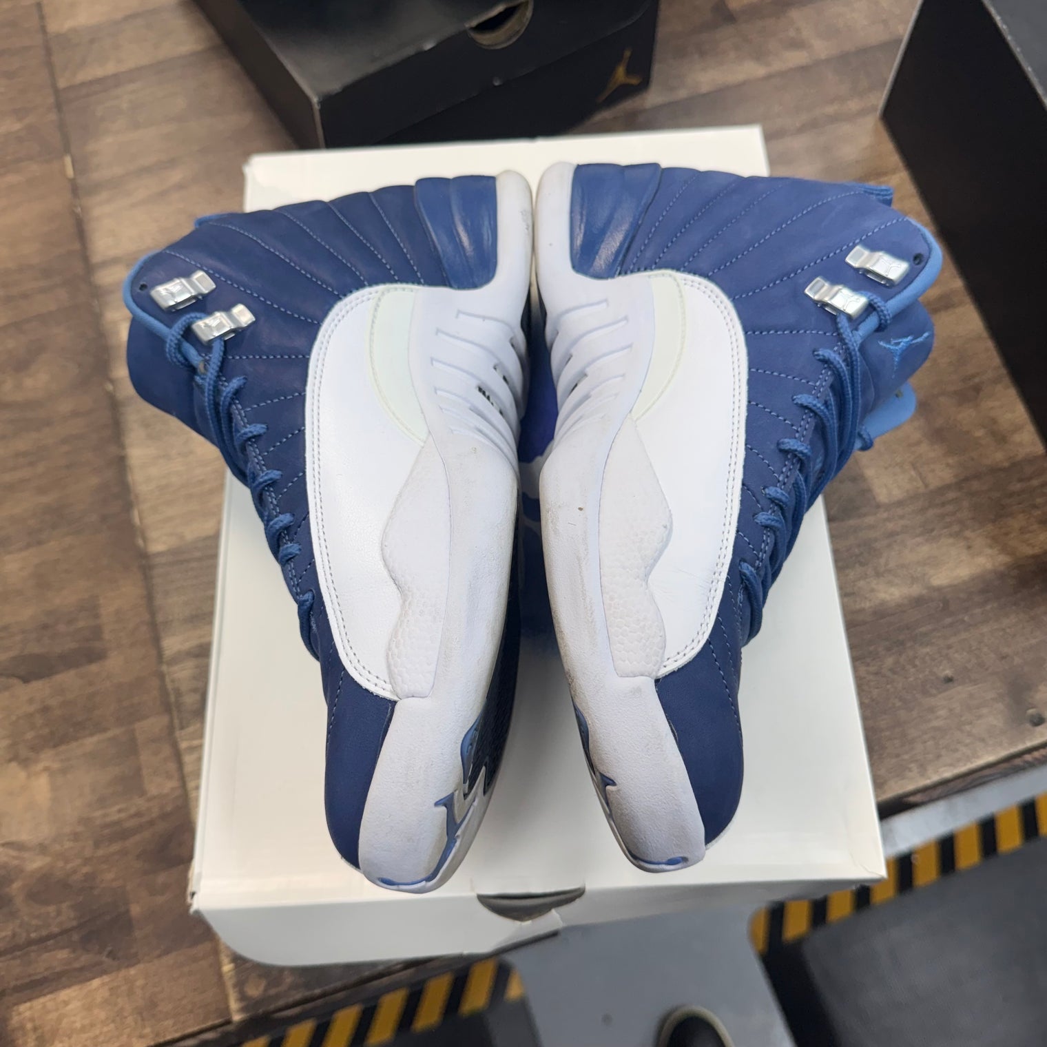 Indigo Jordan 12 Retro (USED)