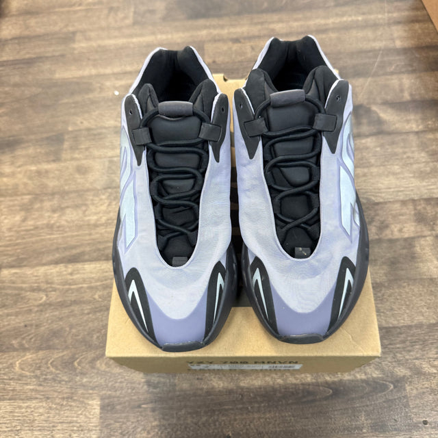Geode Yeezy 700 MNVN (USED)