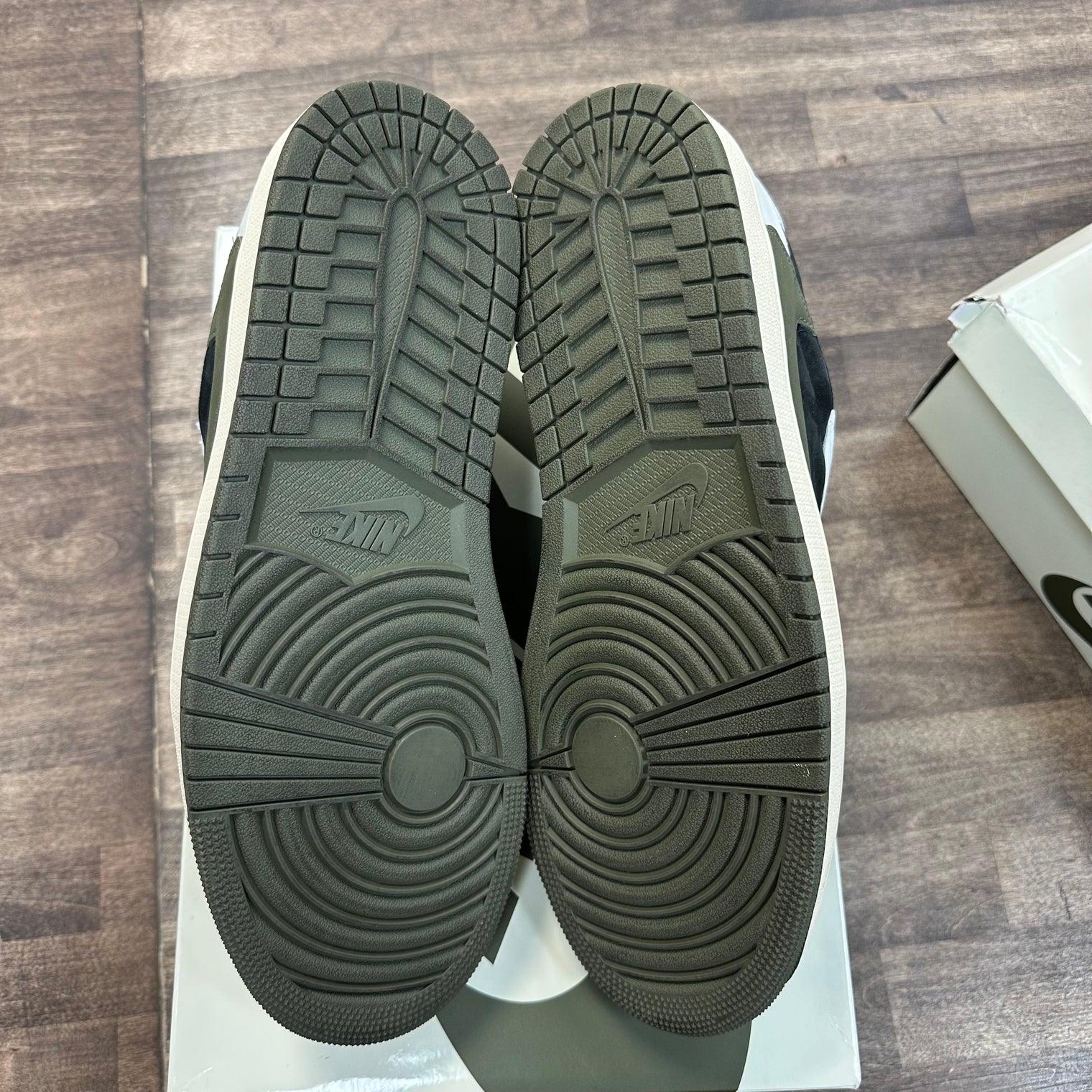 Jordan 1 Retro Low OG SP Travis Scott Olive (US 13W) (USED)