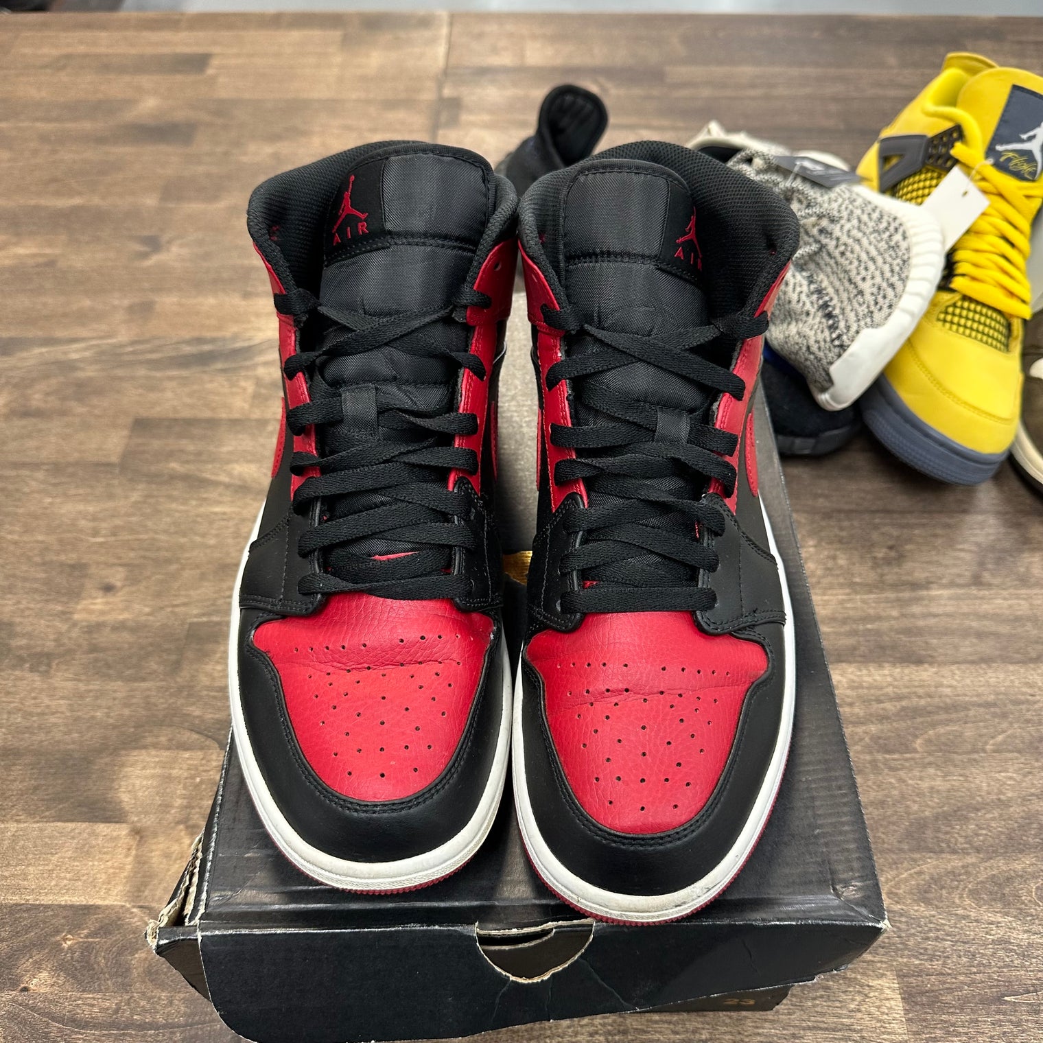 Banned Jordan 1 Mid (2020) (USED,Replacement Box)