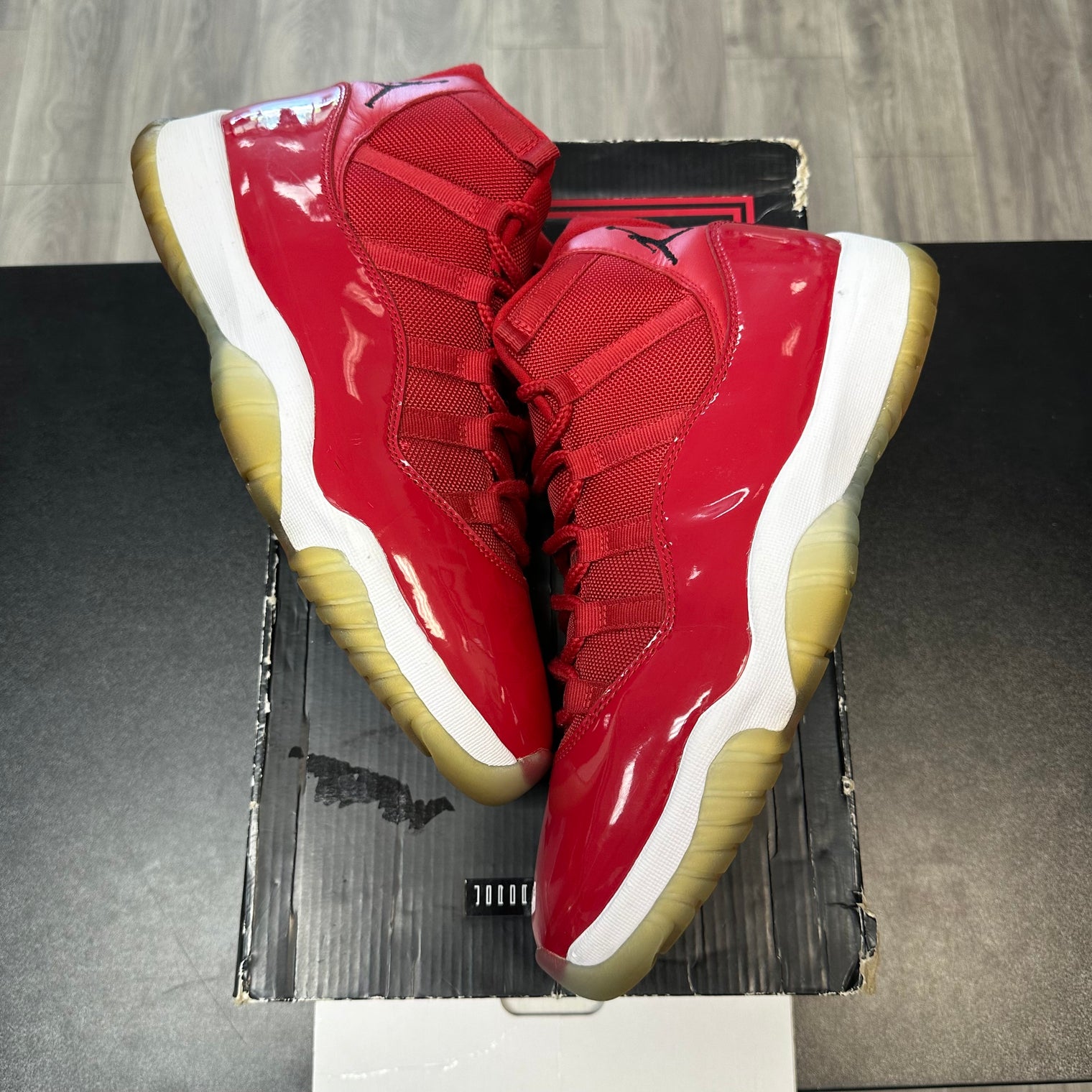 Win like 96 Jordan 11 (USED, half box)
