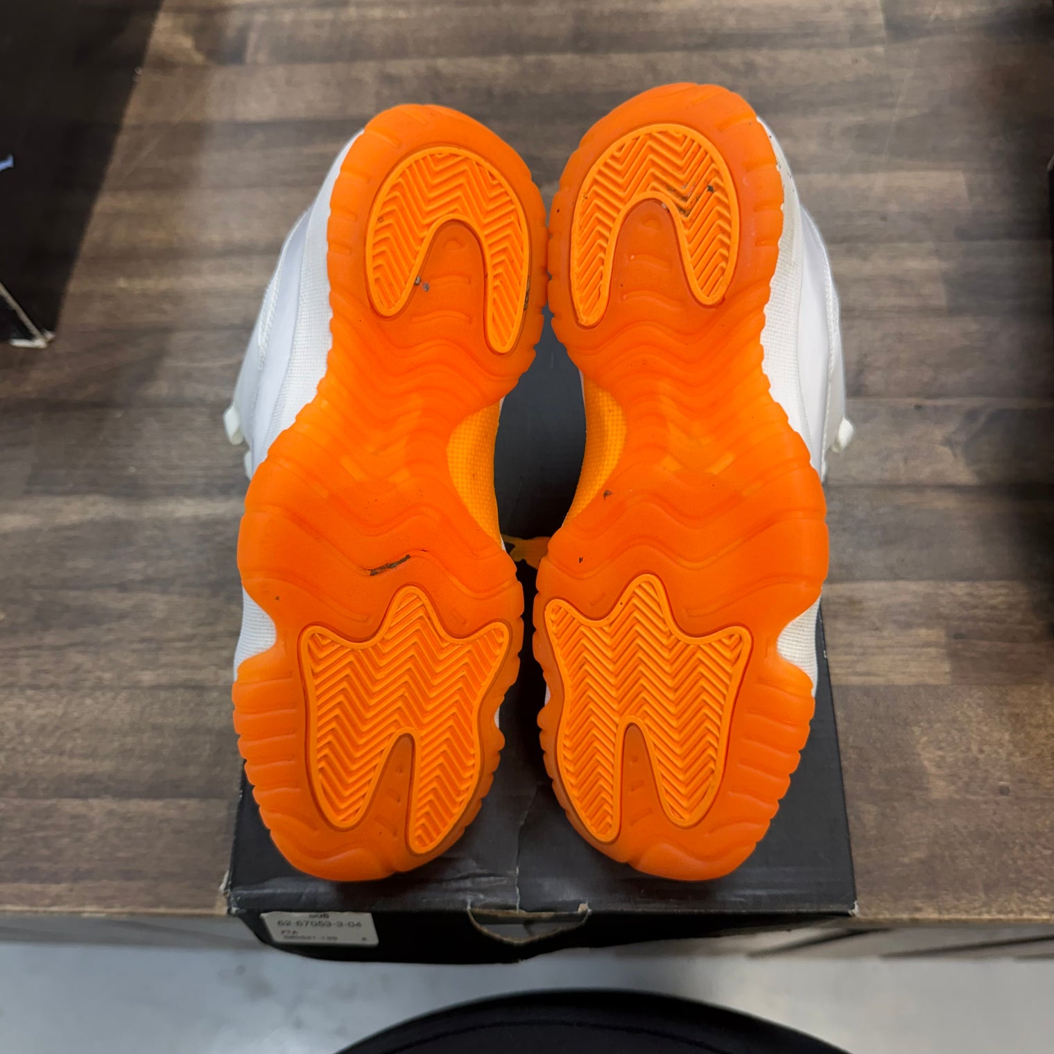 Citrus Jordan 11 Retro Low (2015) (GS) (USED)