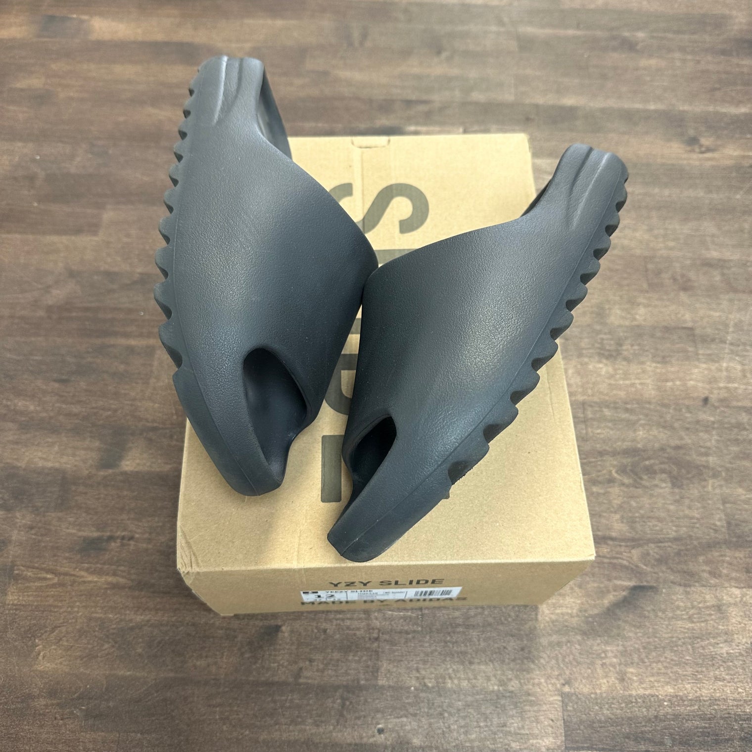 Onyx Yeezy Slide (USED)