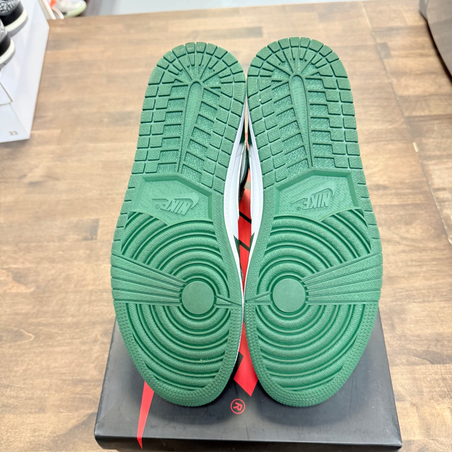 Gorge Green Jordan 1 High OG (USED)