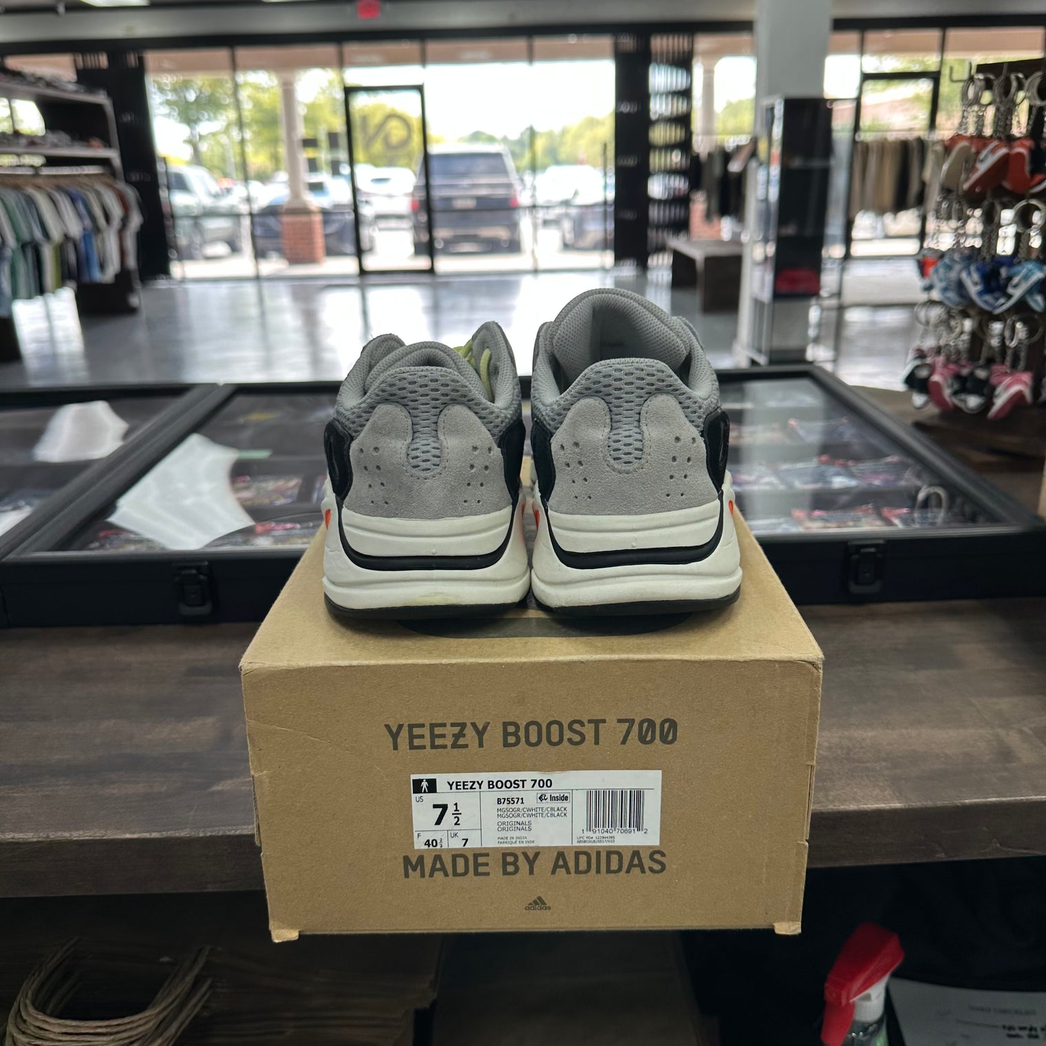 Waverunner Yeezy 700 (USED)