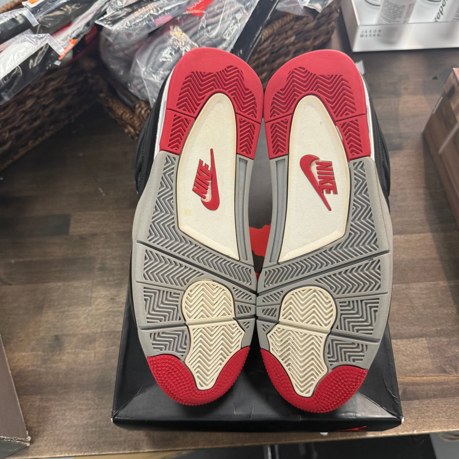 Bred Jordan 4 2019 (USED)