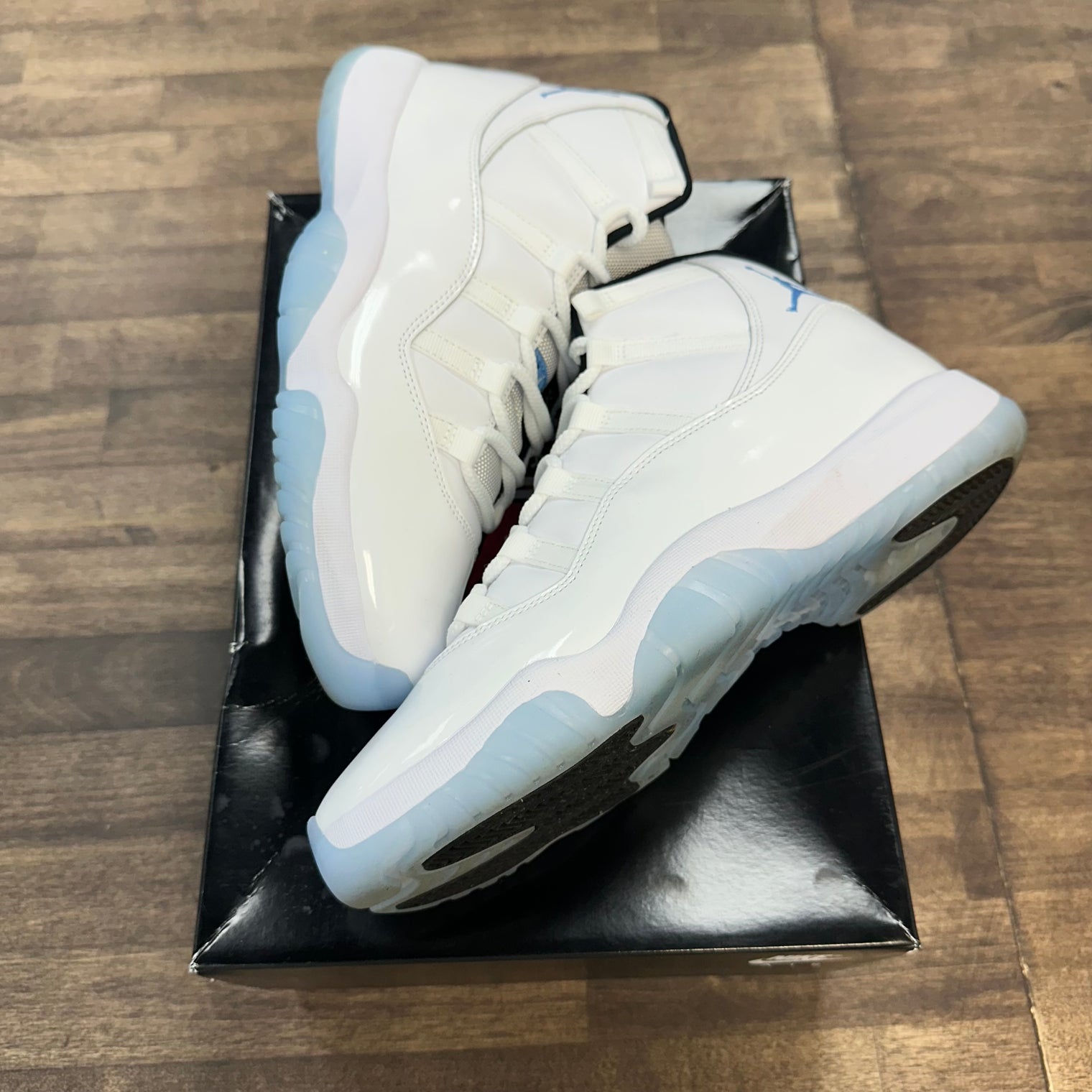 Legend Blue Jordan 11 2024 (USED)